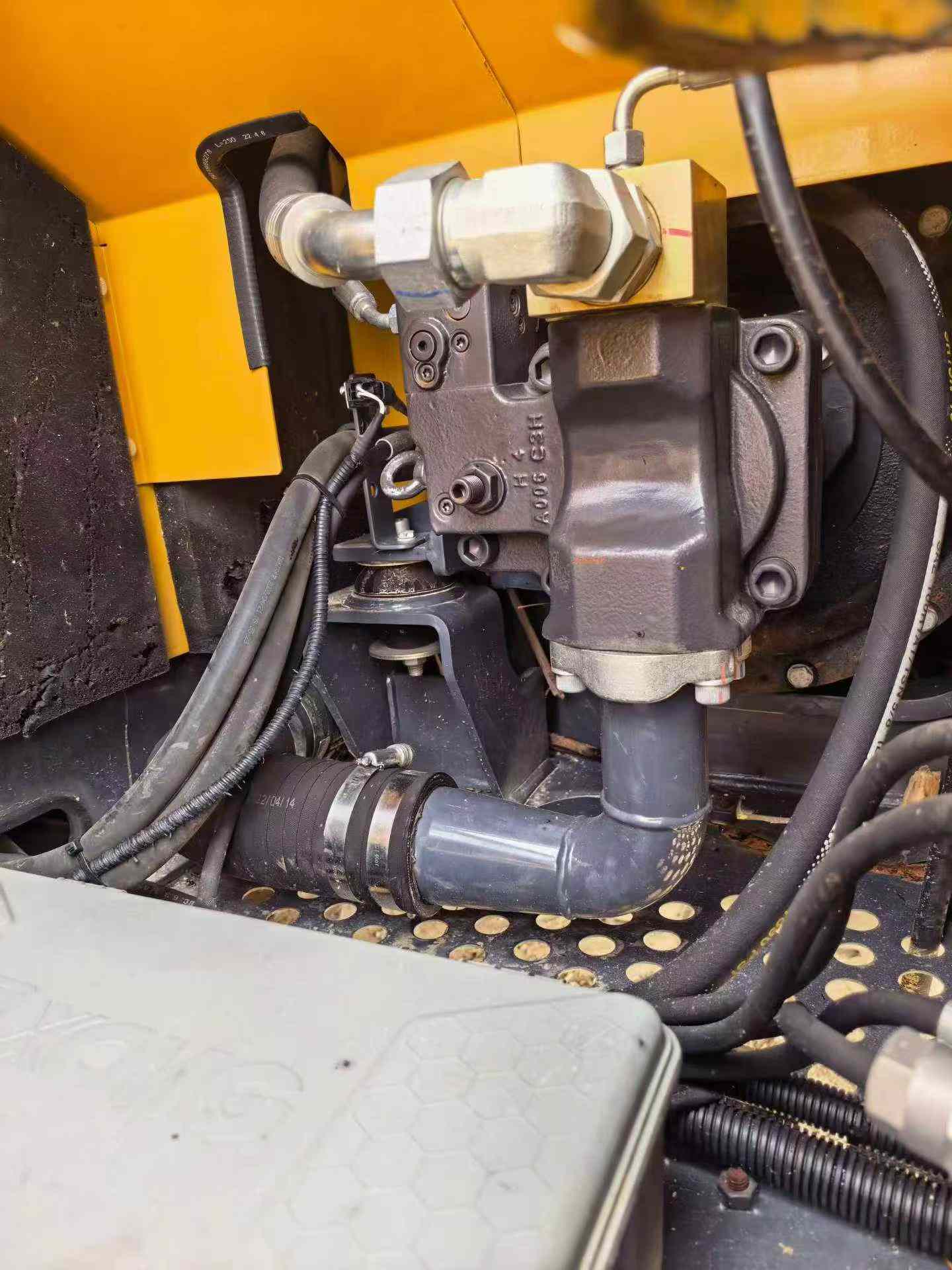 Compre Excavadora XCMG XE85C Usada / 6