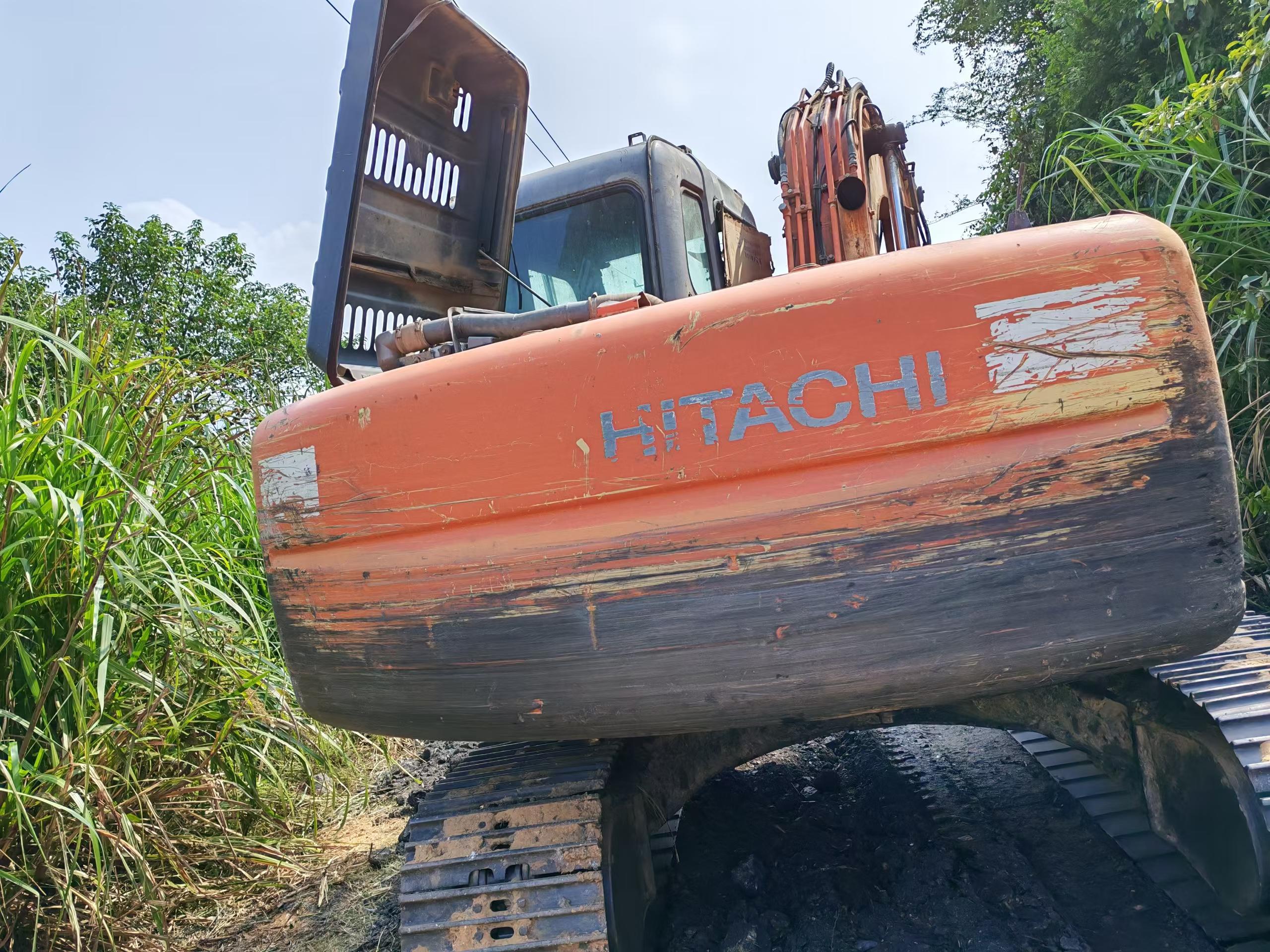 Compre Excavadora Hitachi EX120-6 Usada / 4