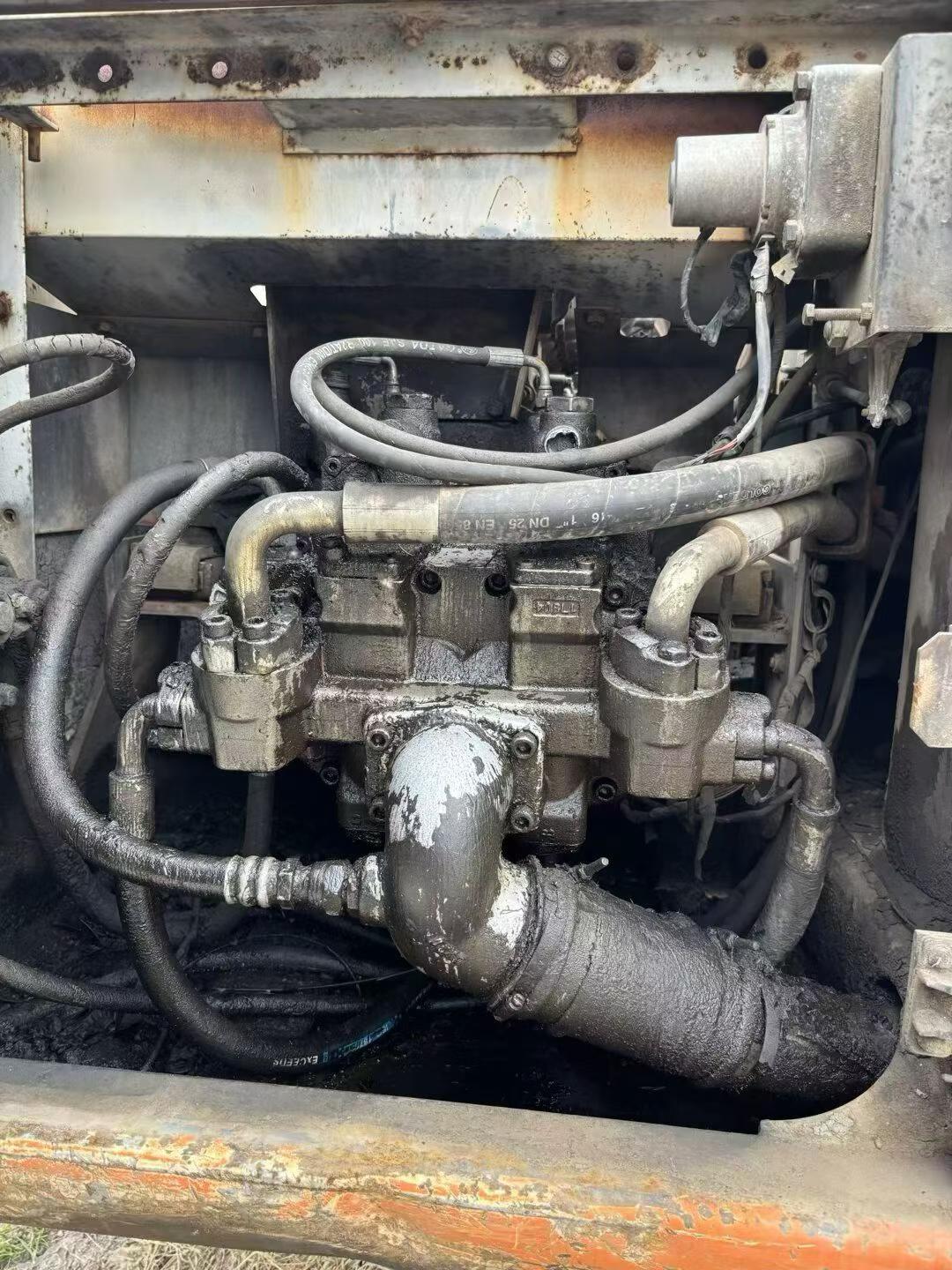 شراء حفارة Hitachi EX200-5 مستعملة / 9