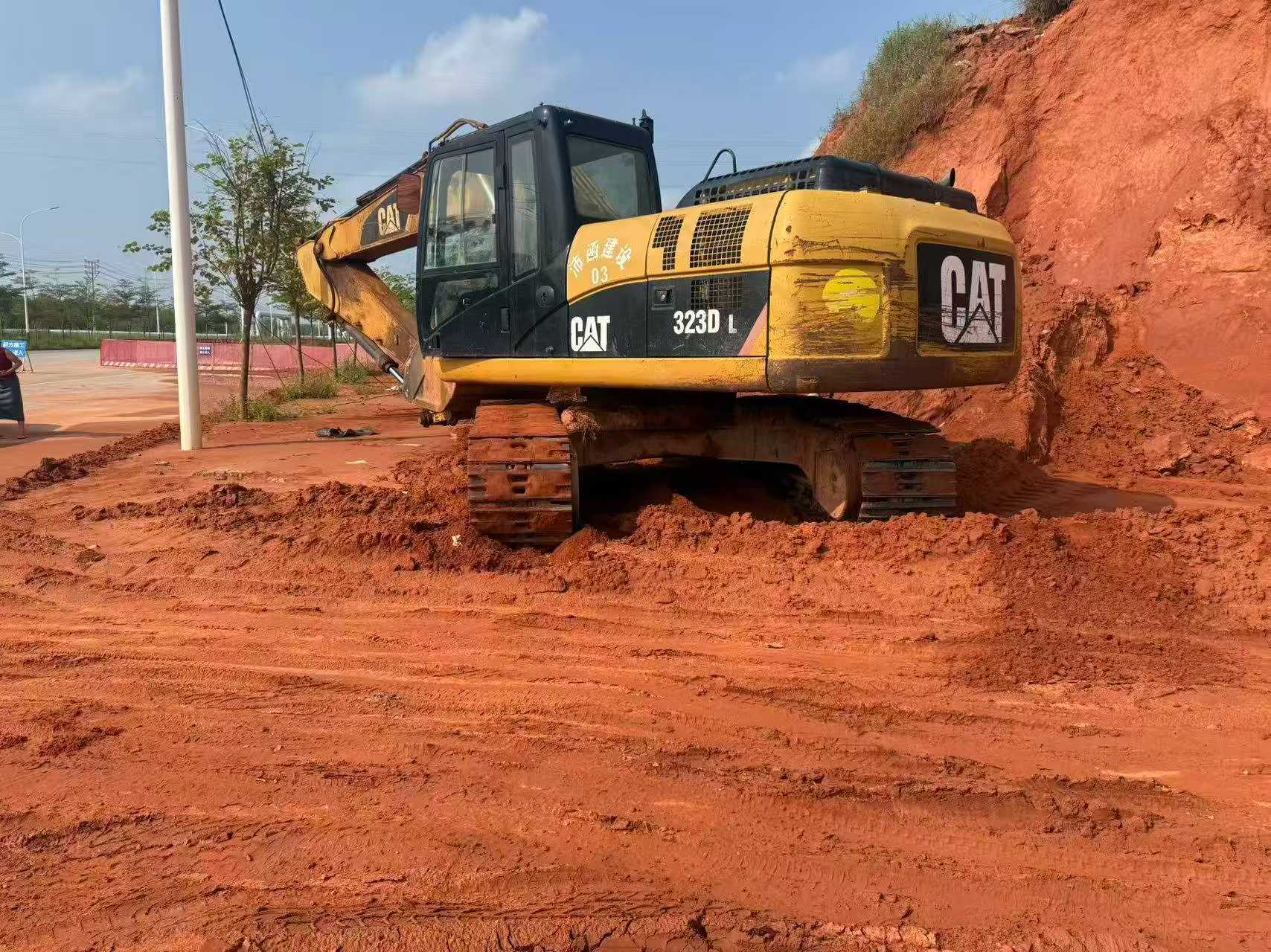 Comprar Caterpillar 323DL Usado Excavadora