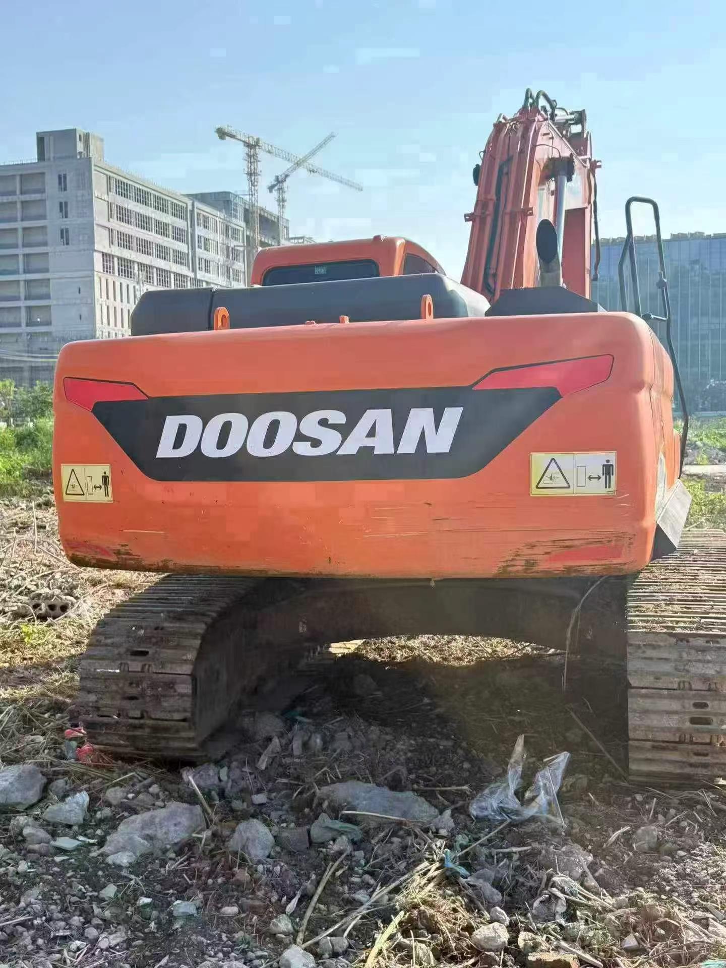 Compre Escavadeira Doosan DX260LC Usada / 9