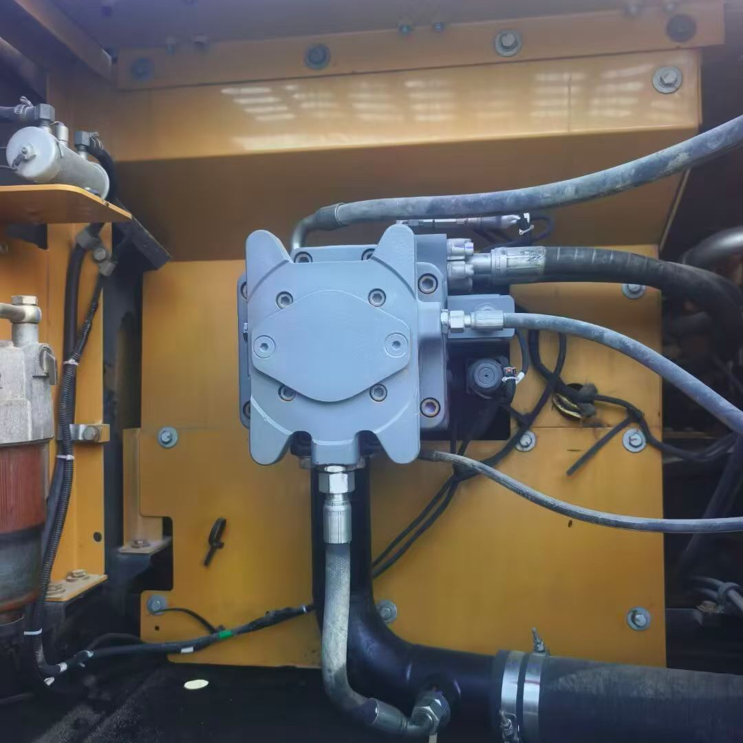 شراء حفارة Sany SY245H مستعملة / 2