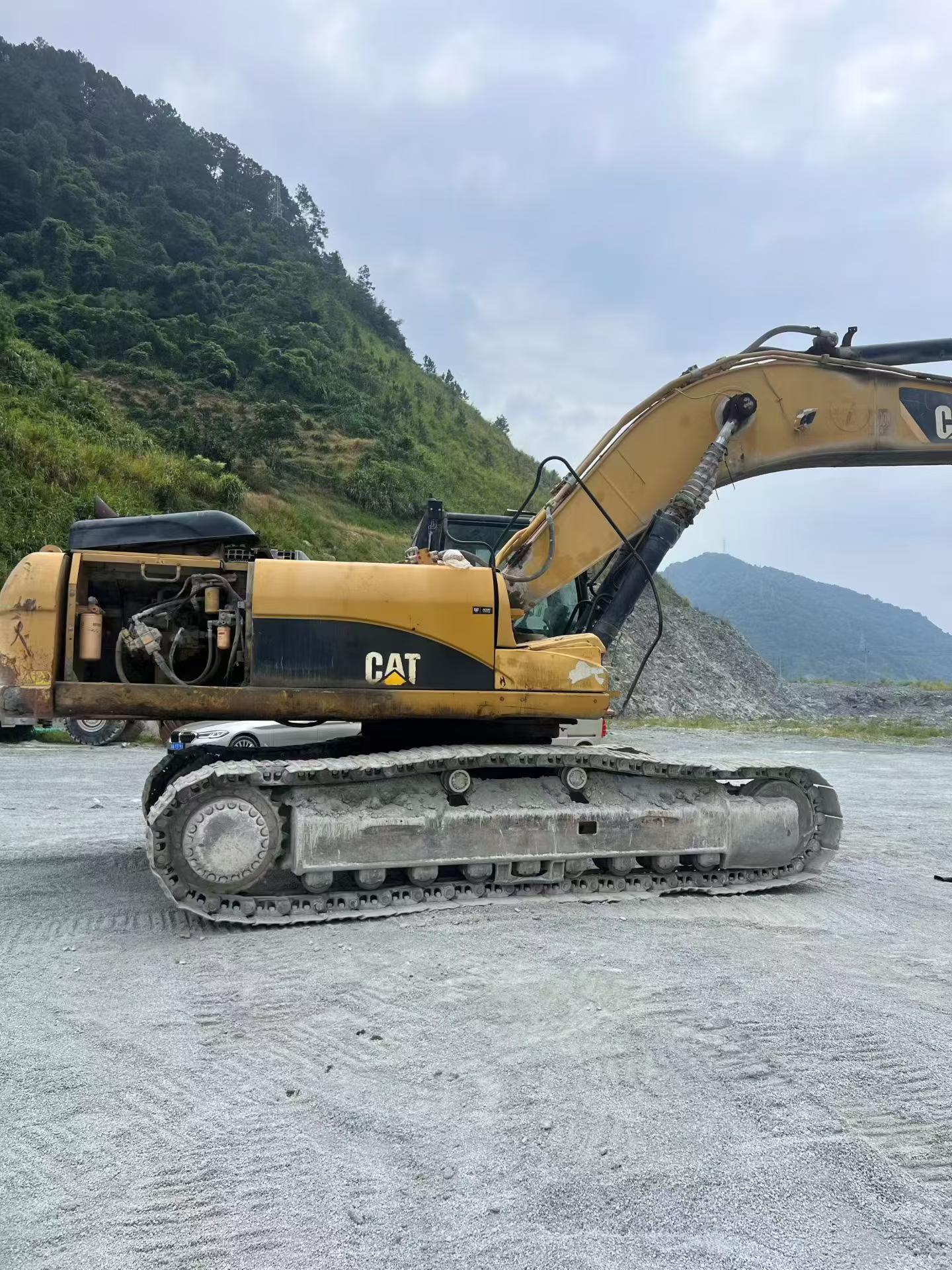 Compre Escavadeira Caterpillar 336DL Usada / 2