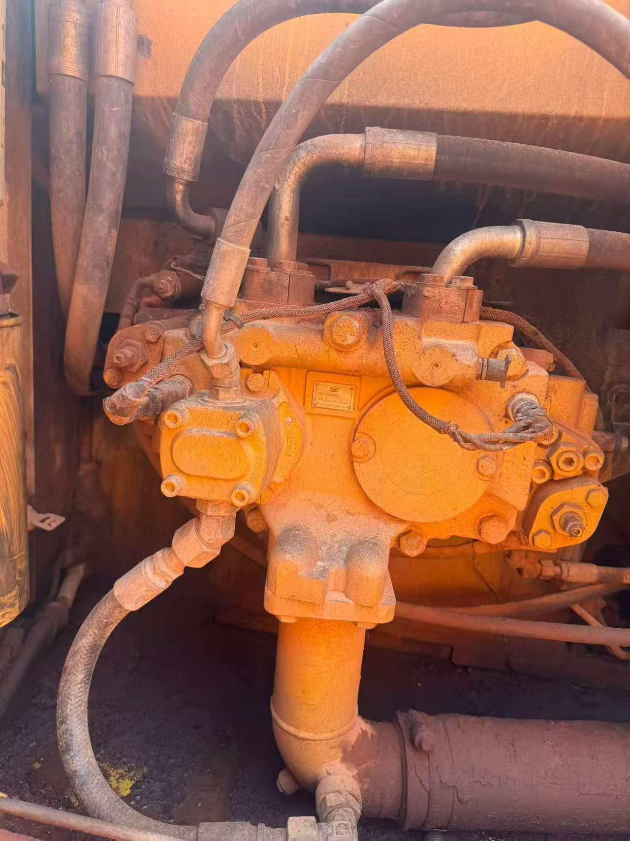 Compre Excavadora Caterpillar 323DL Usada / 8