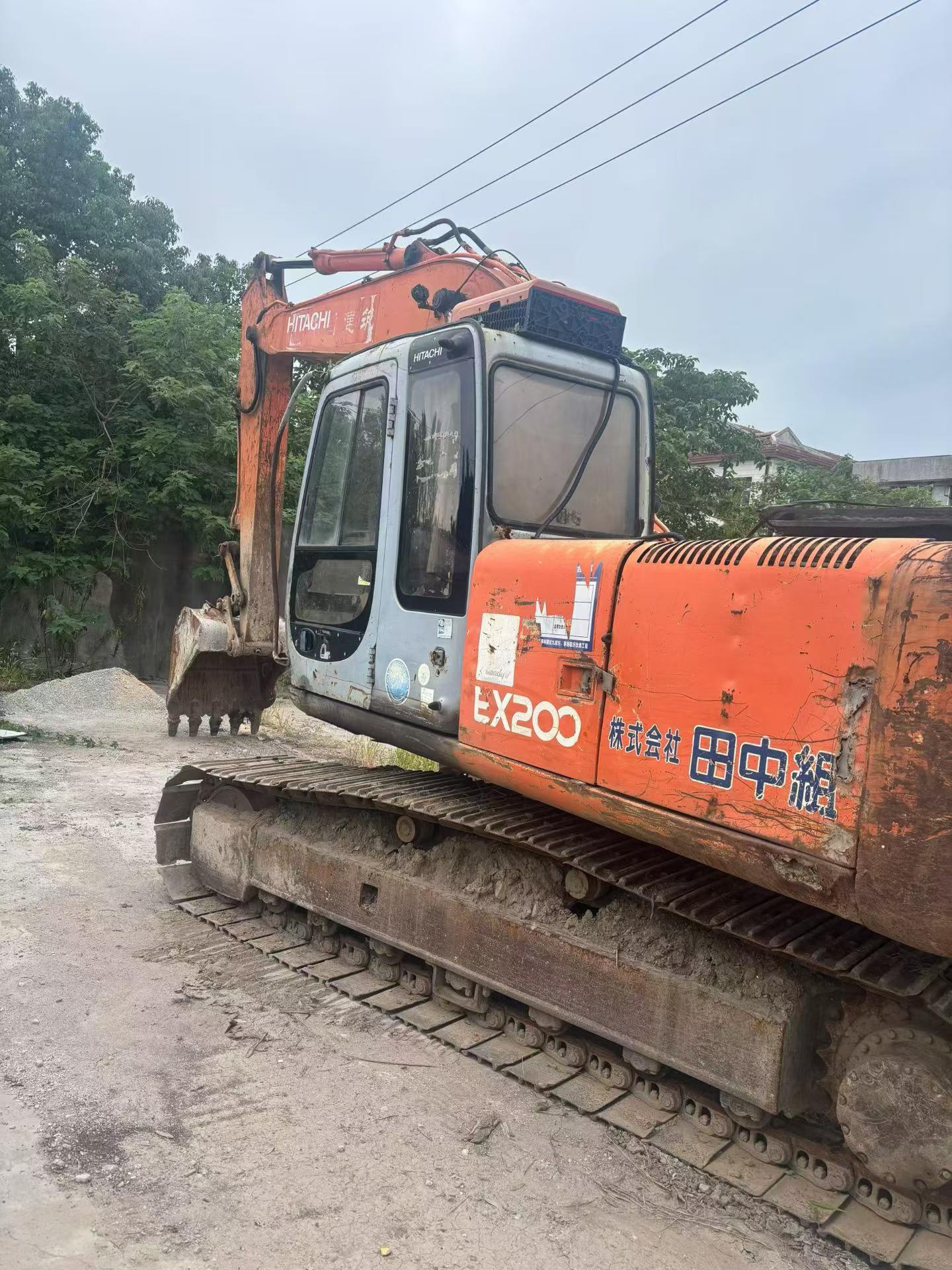شراء حفارة Hitachi EX200-5 مستعملة / 2
