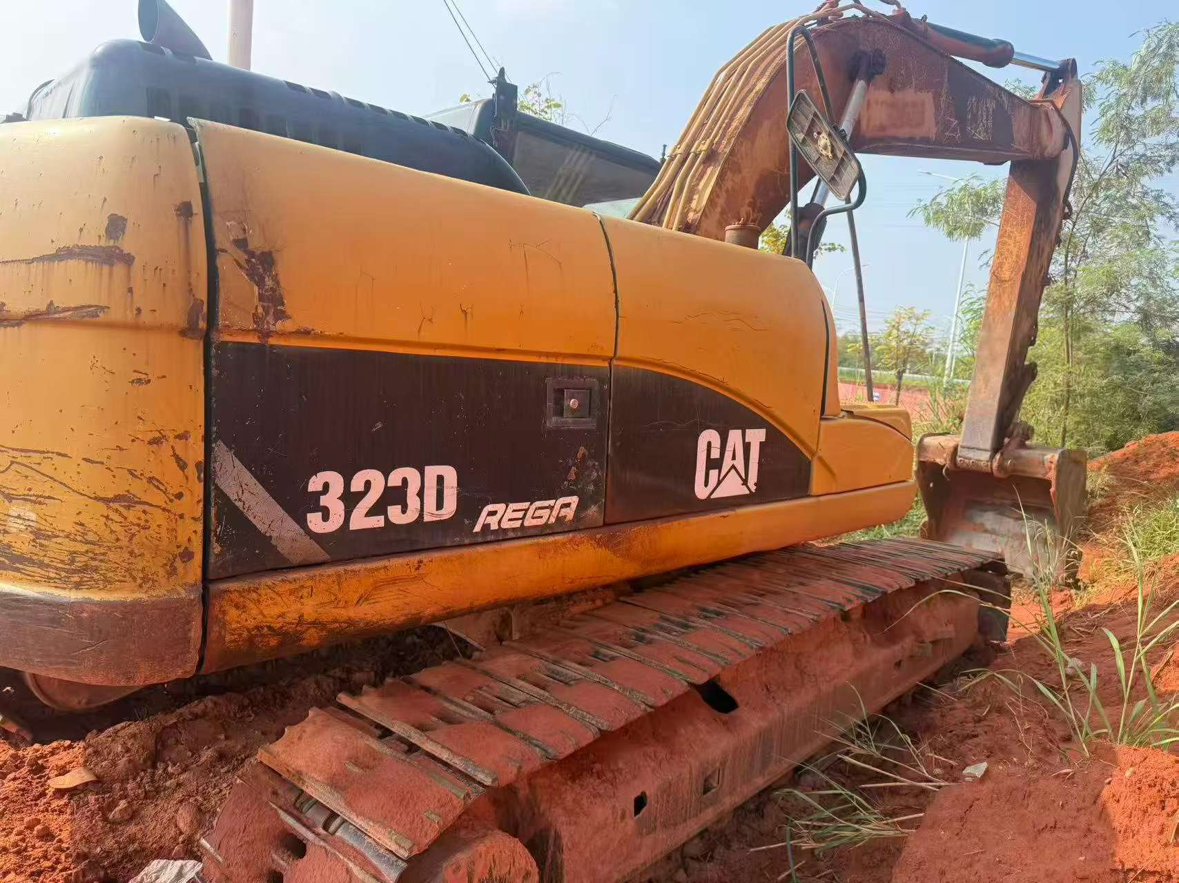 Compre Excavadora Caterpillar 323DL Usada / 3