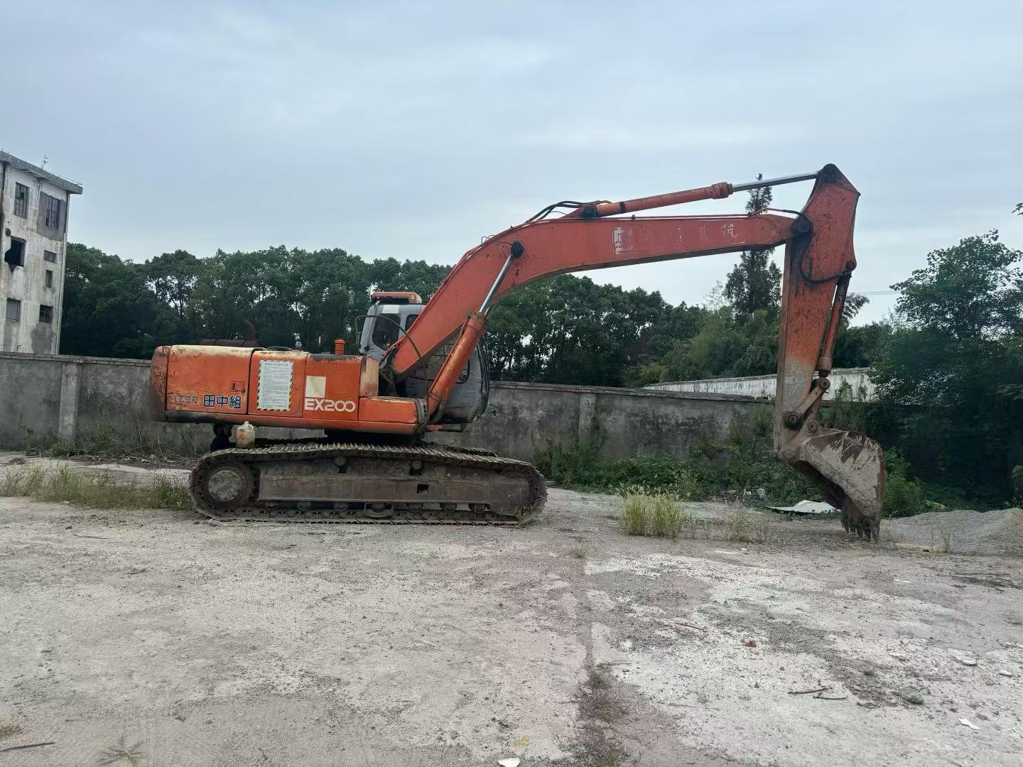 شراء حفارة Hitachi EX200-5 مستعملة / 3