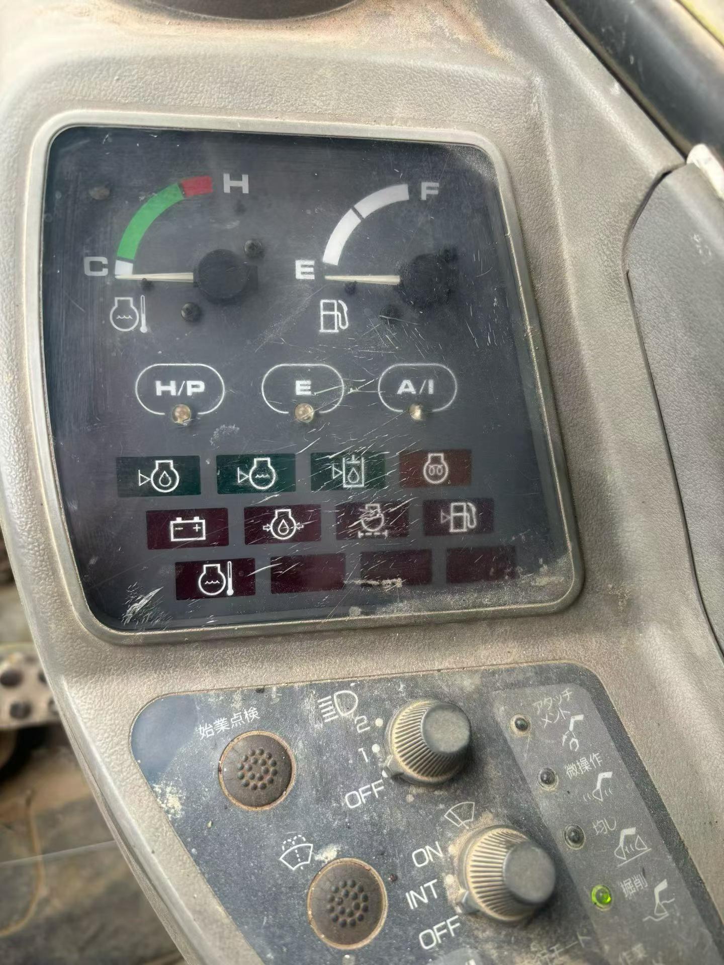 شراء حفارة Hitachi EX200-5 مستعملة / 4