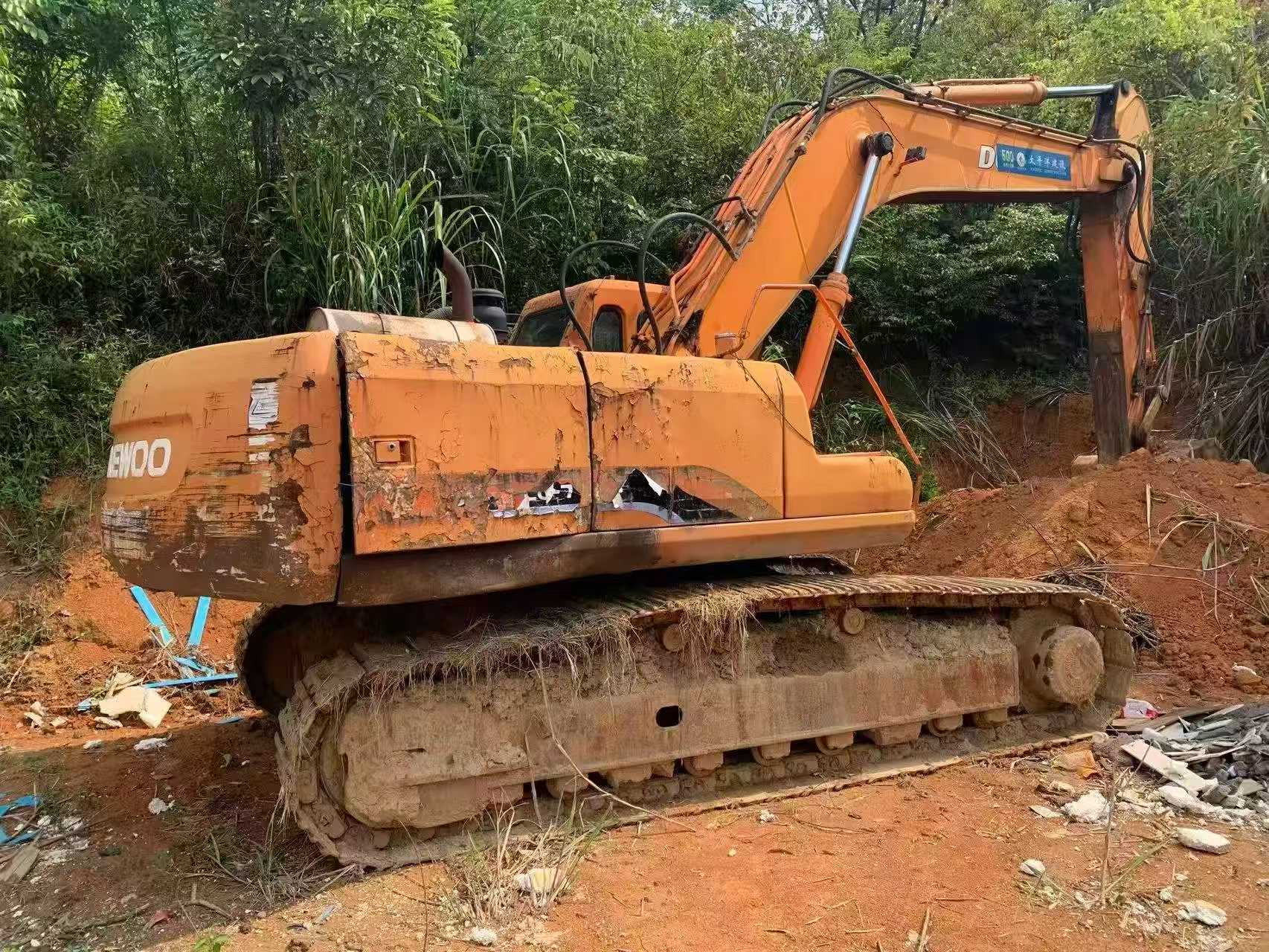 شراء حفارة Doosan S300 مستعملة / 2