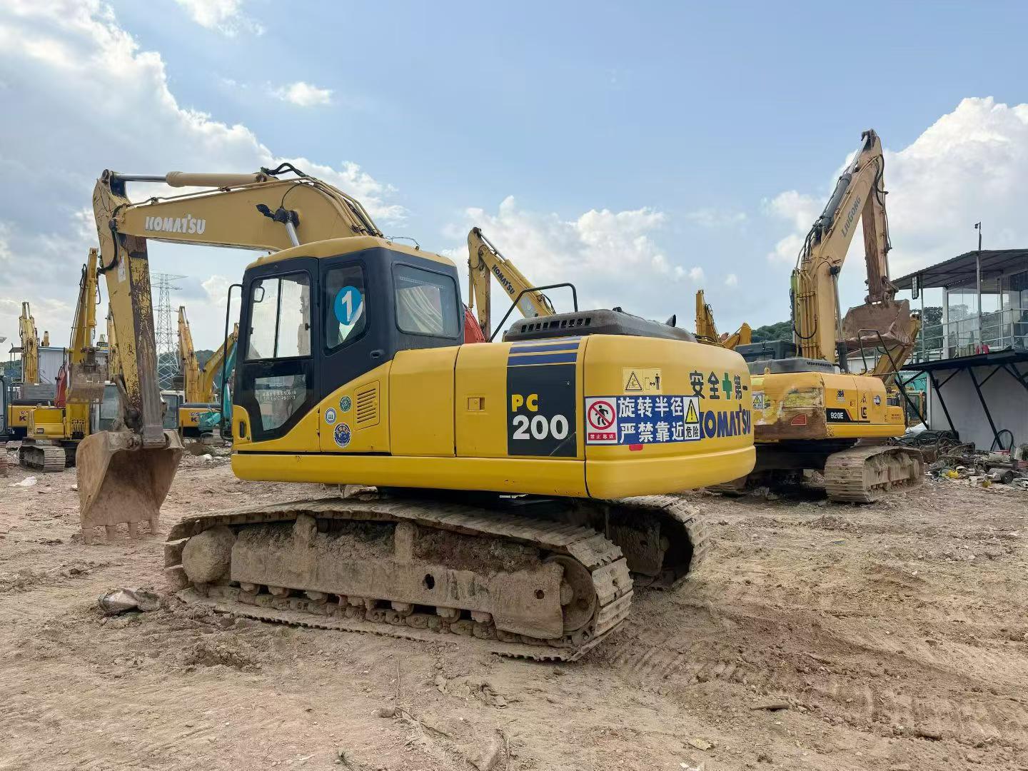 Buy Komatsu PC200-7 Used Excavator