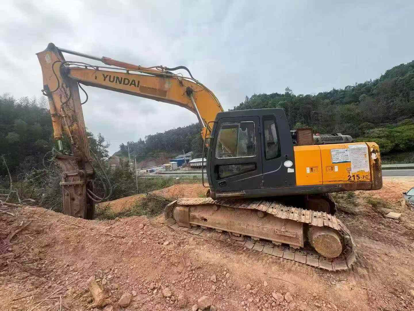 شراء حفارة Hyundai R245-7 مستعملة / 3