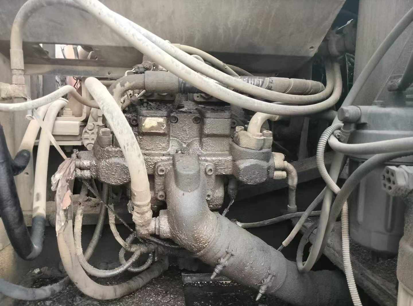 شراء حفارة Hitachi ZW250 مستعملة / 4