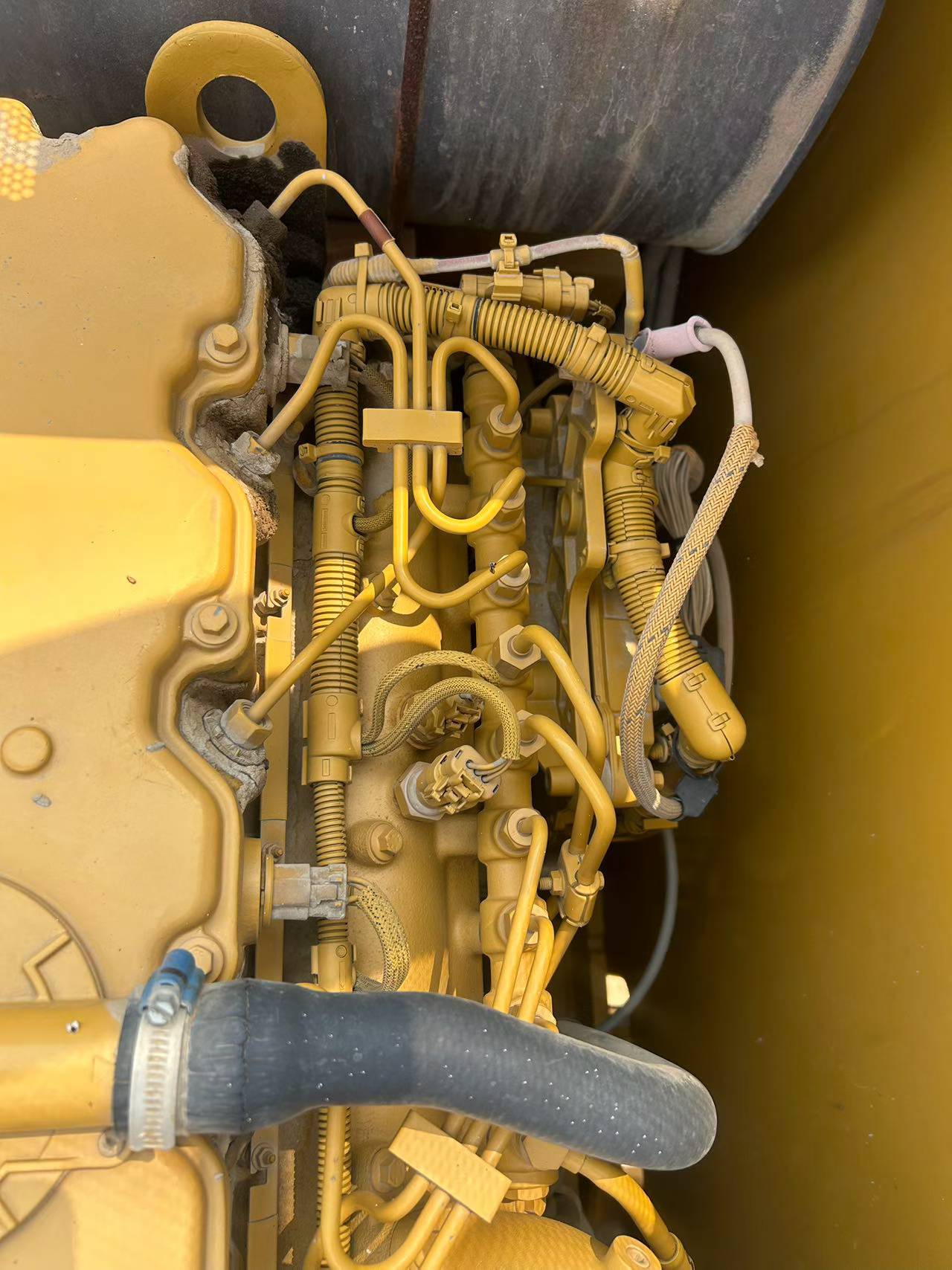 شراء حفارة Caterpillar 323 مستعملة / 6