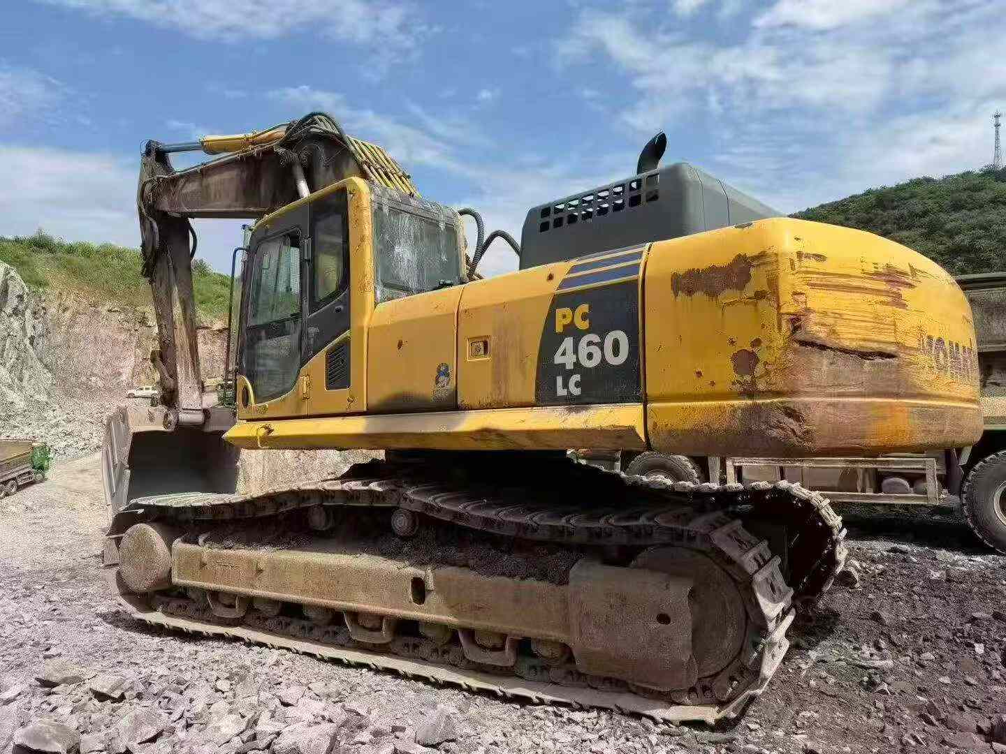 Buy Komatsu PC460LC-8 Used Excavator / 2