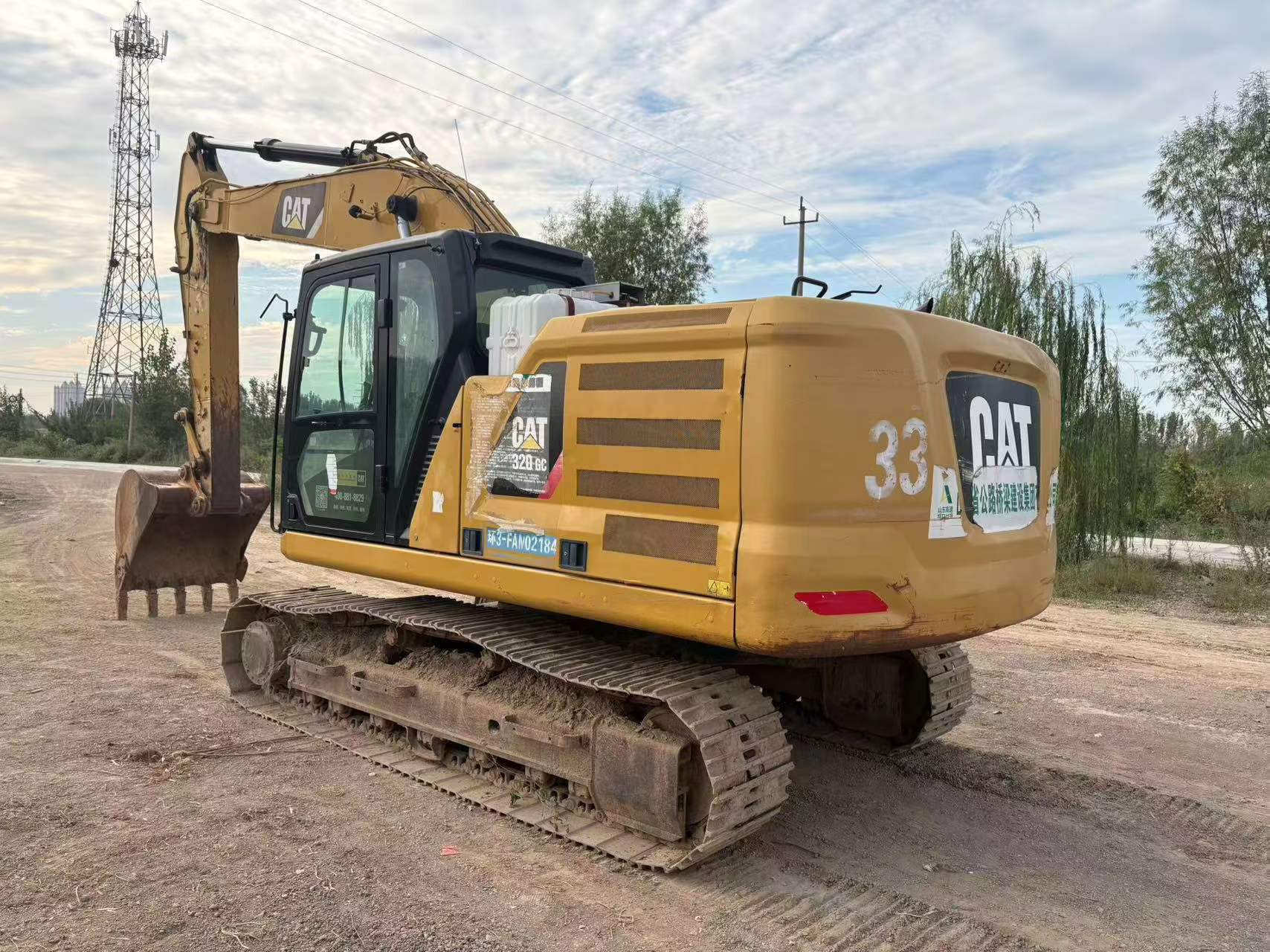 Compre Excavadora Caterpillar 320DGC Usada / 7