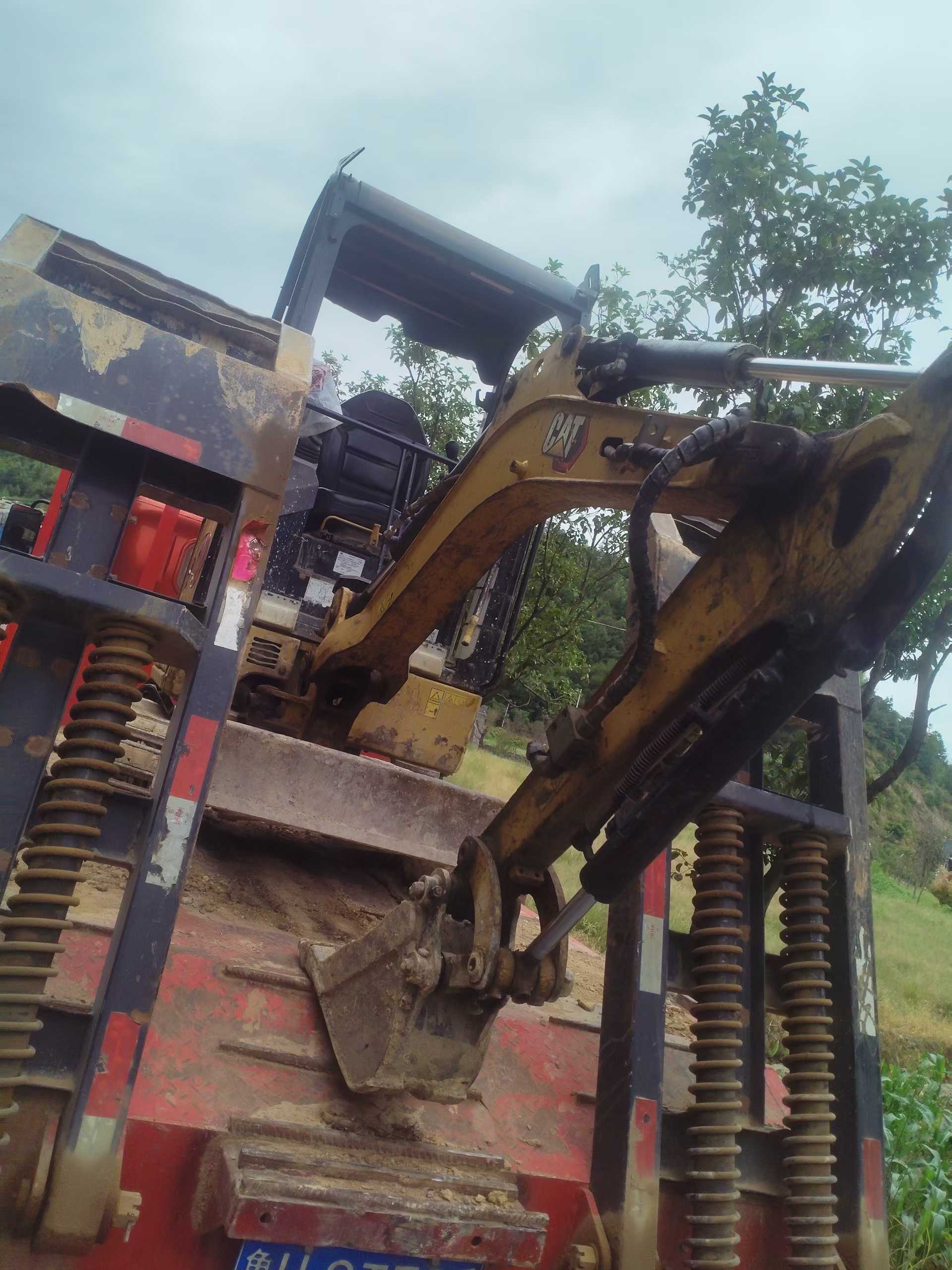Compre Excavadora Caterpillar 301.4C Usada / 3