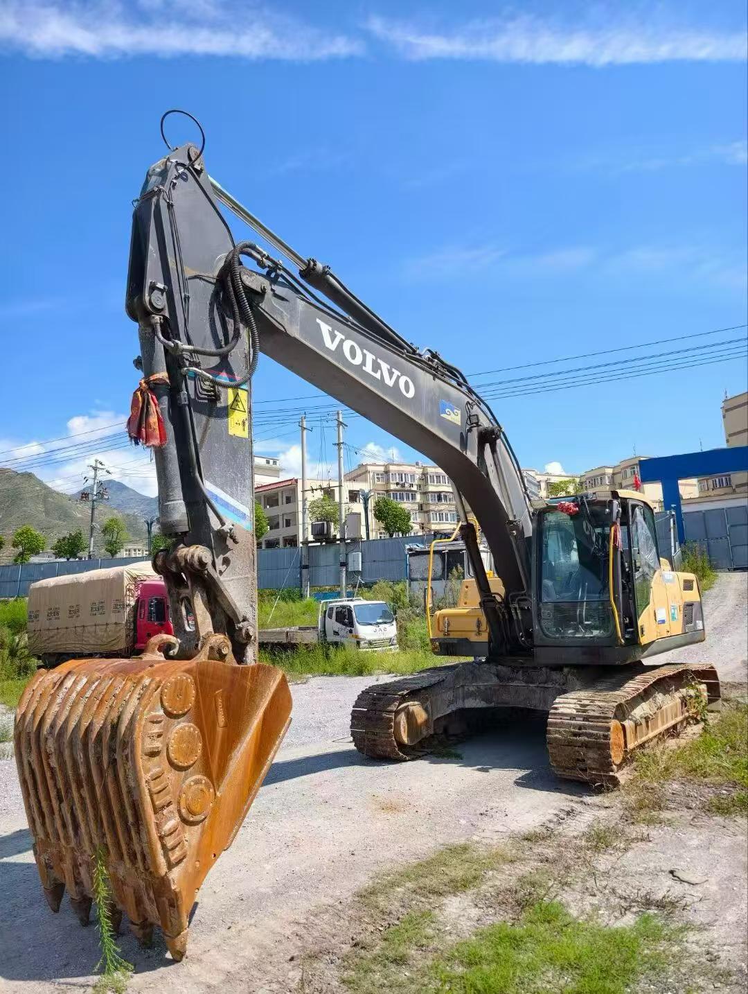 Купить Подержанный Экскаватор Volvo L220E / 4