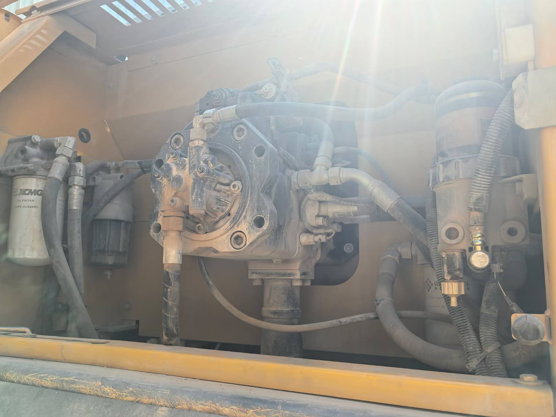 Compre Escavadeira XCMG XE370 Usada / 4