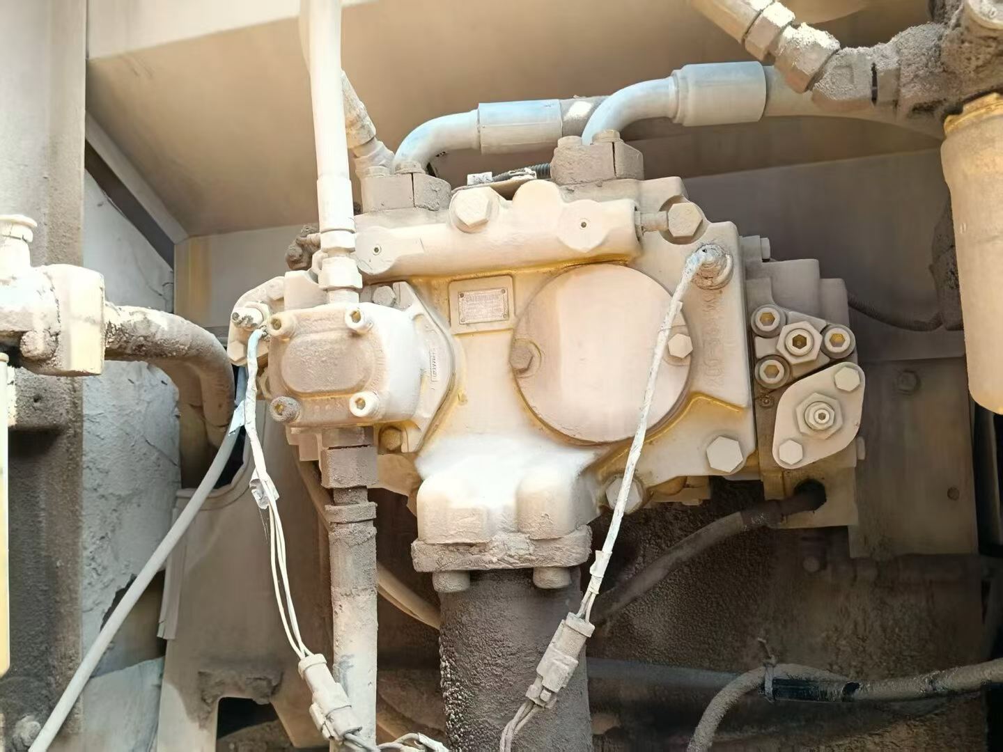 شراء حفارة Caterpillar 324D مستعملة / 4