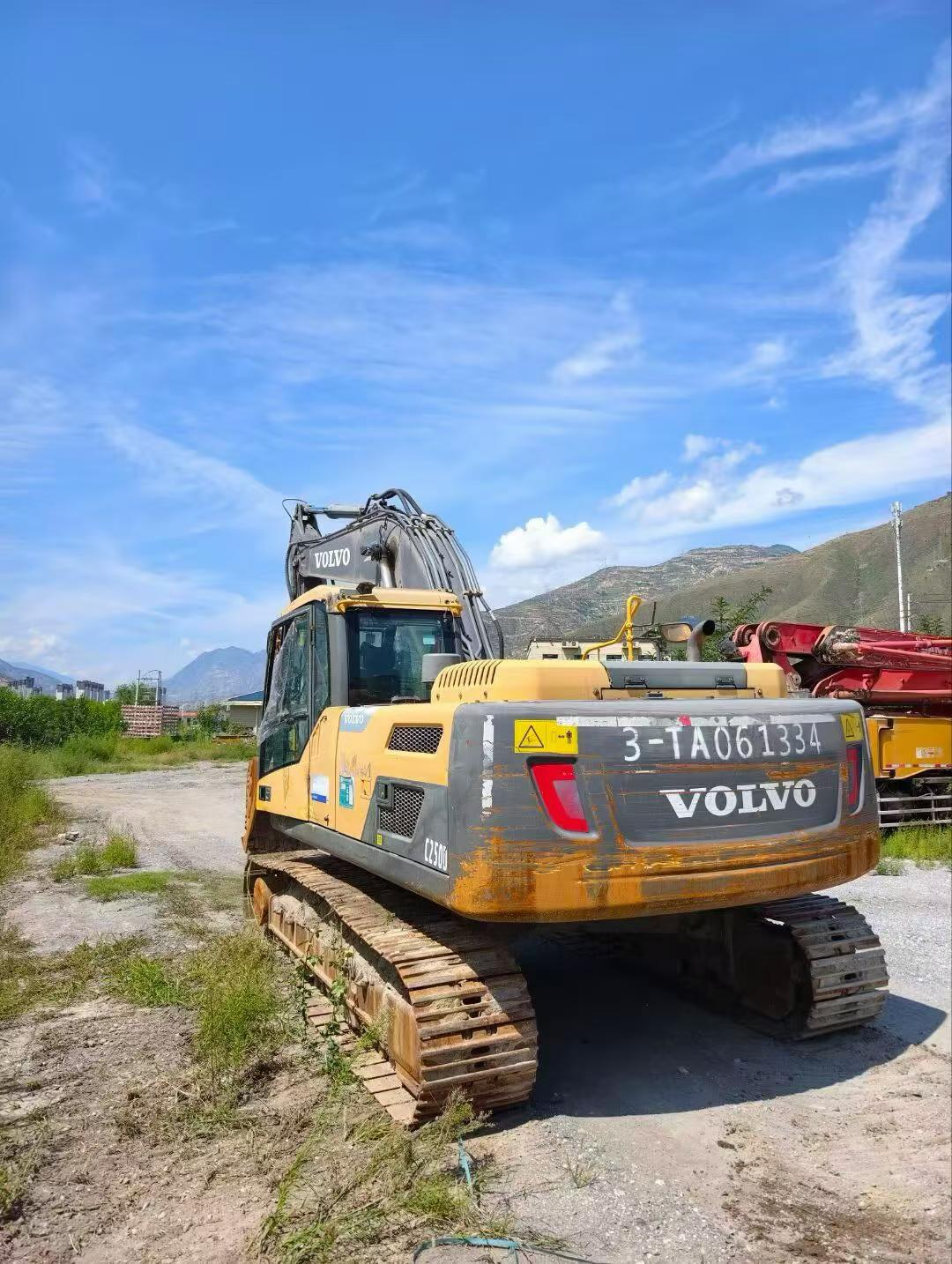 Купить Volvo L220E Подержанный Экскаватор
