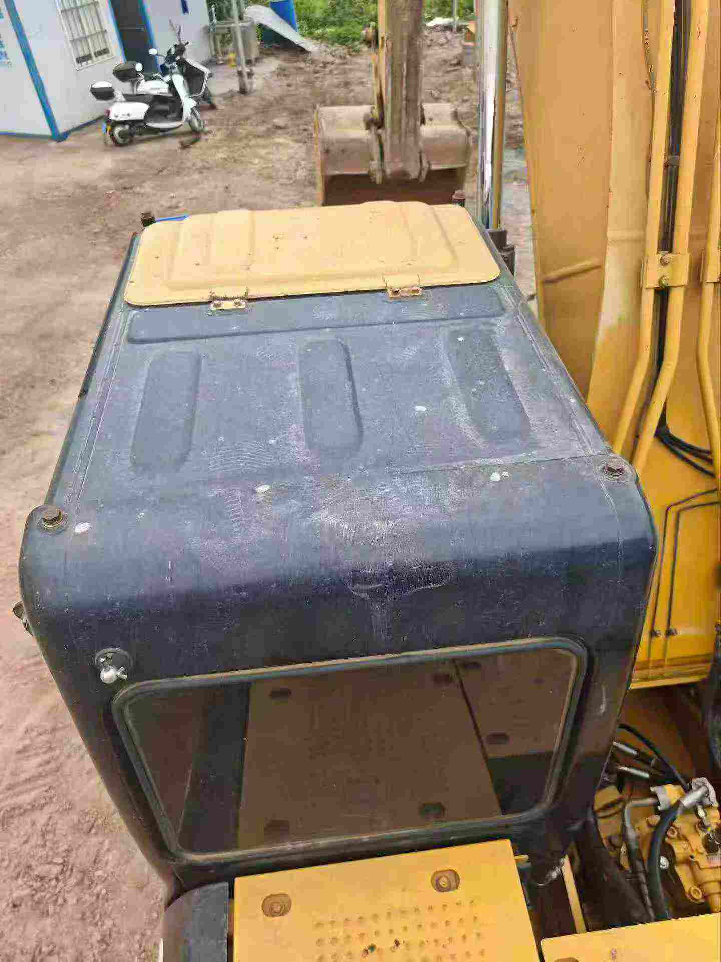 شراء حفارة Caterpillar 323 مستعملة / 3