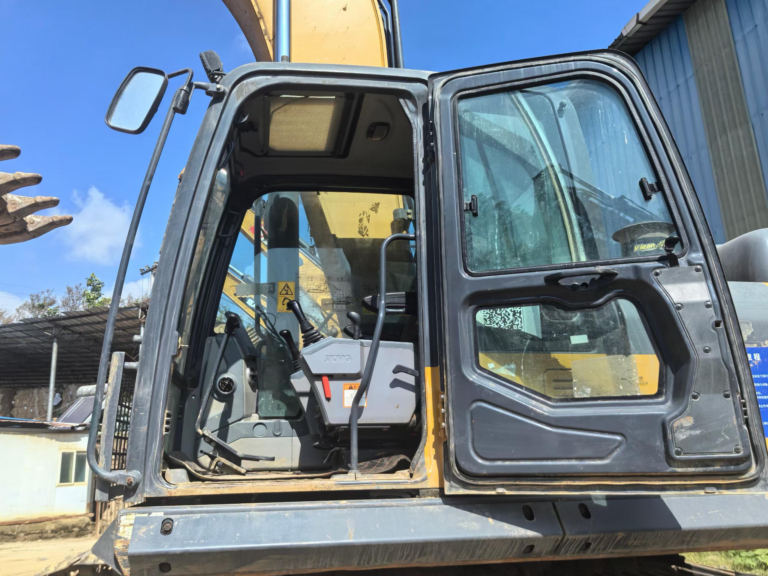 Compre Escavadeira XCMG XE370 Usada / 8