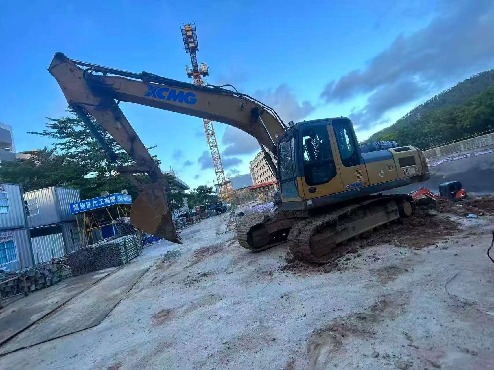 Compre Escavadeira XCMG XE200D Usada / 2