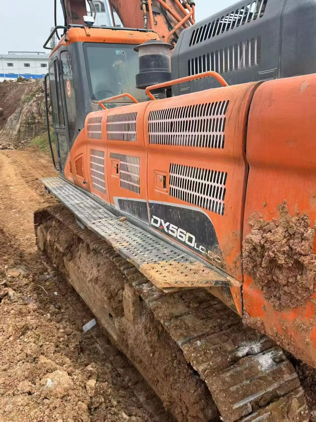 Compre Excavadora Doosan DX520LC Usada / 4