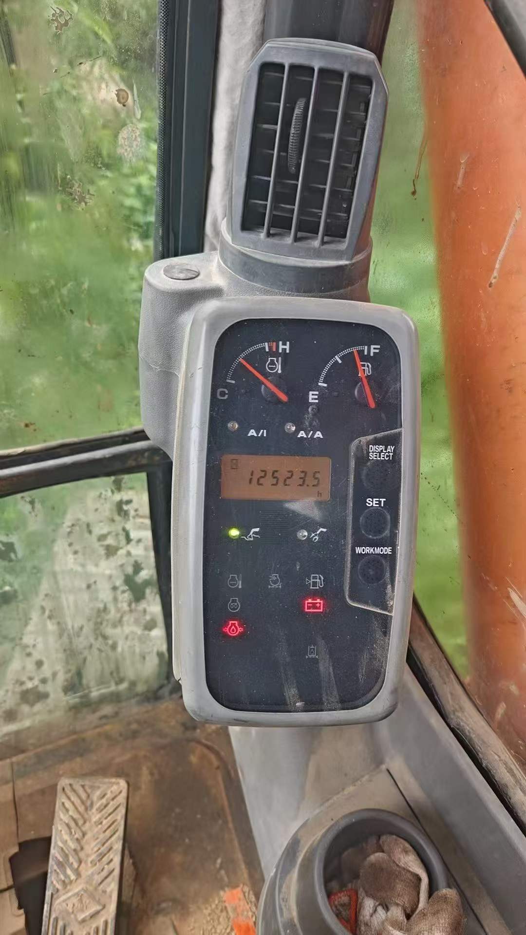 شراء حفارة Hitachi EX240-3 مستعملة / 2