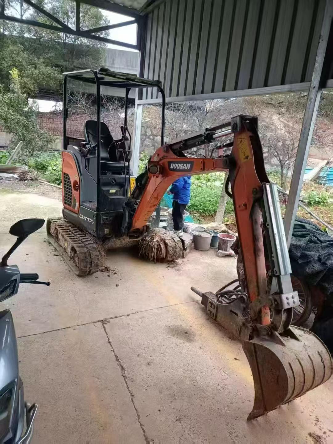 شراء حفارة Doosan DX17z مستعملة / 2