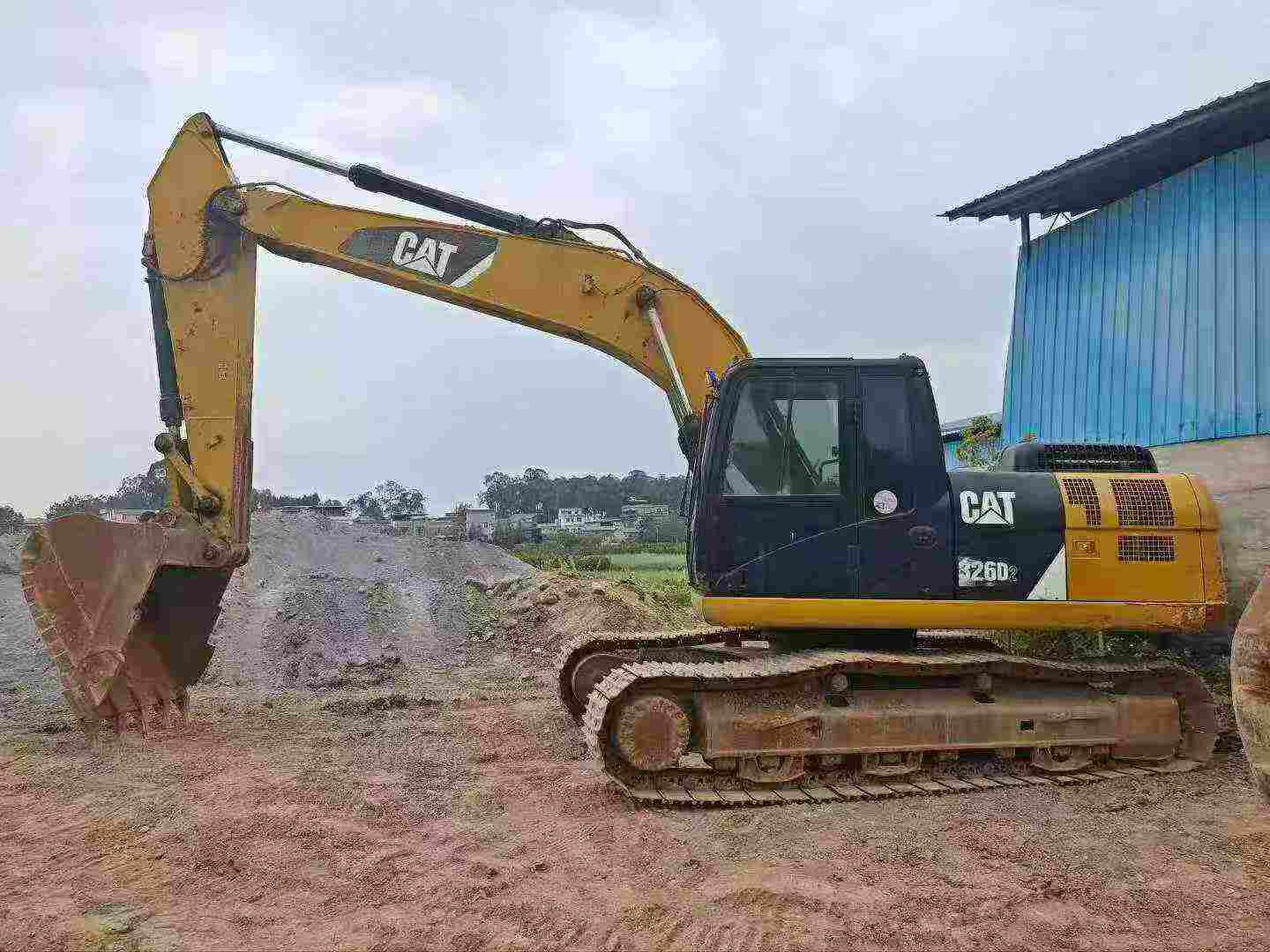 شراء حفارة Caterpillar 323 مستعملة / 8