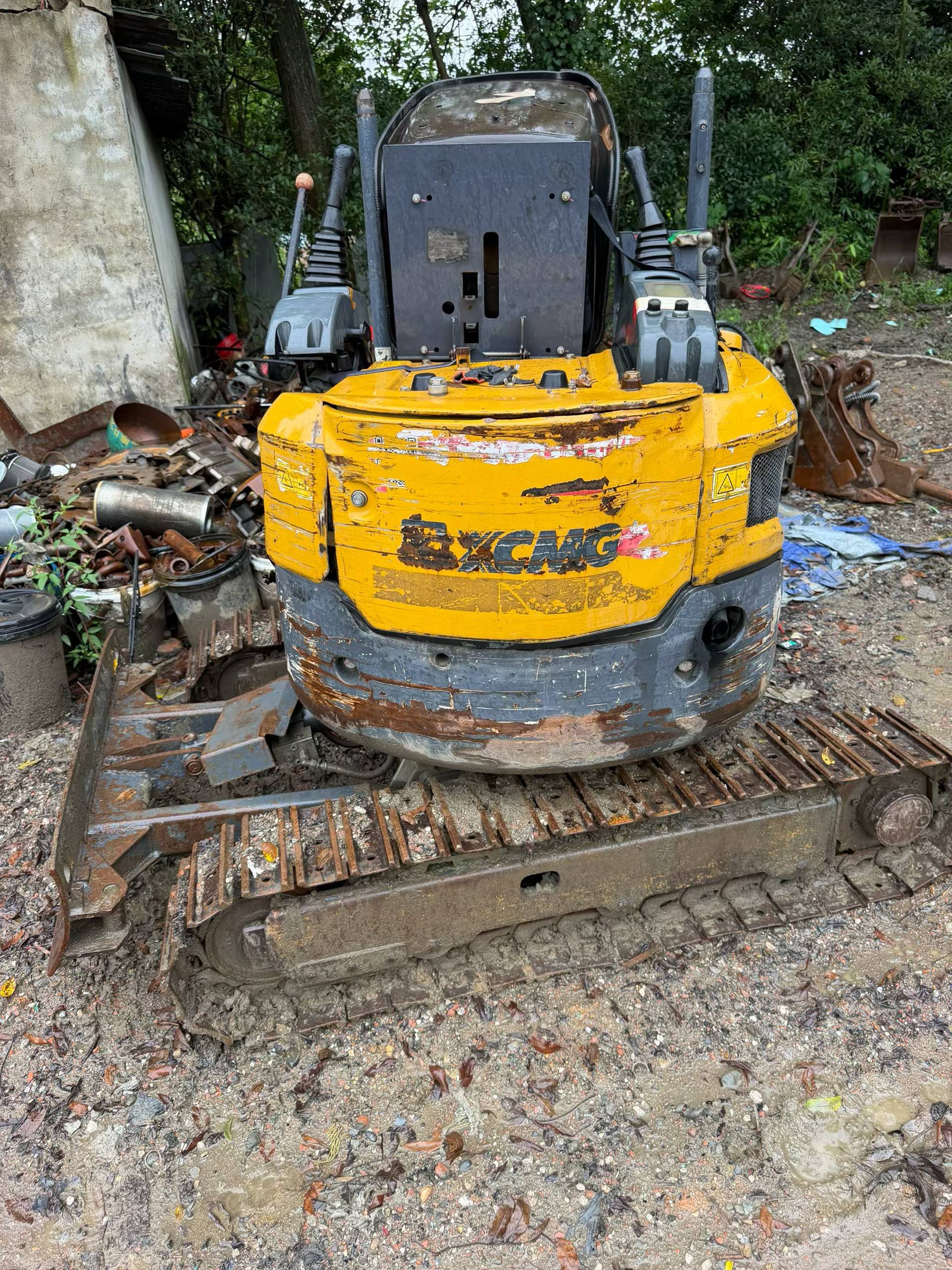 Compre Excavadora XCMG XE15 Usada / 2