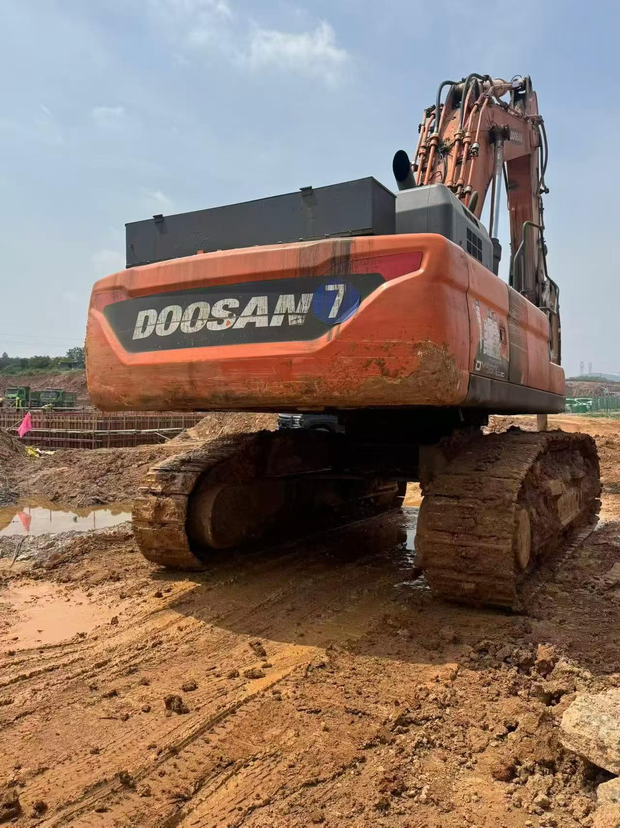 Compre Excavadora Doosan DX520LC Usada / 2