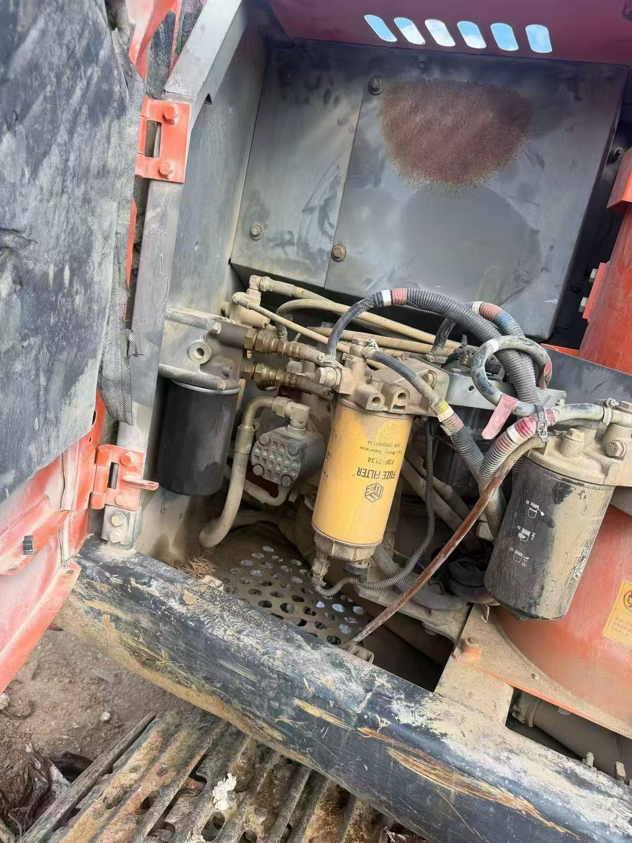 شراء حفارة Hitachi EX130 مستعملة / 5