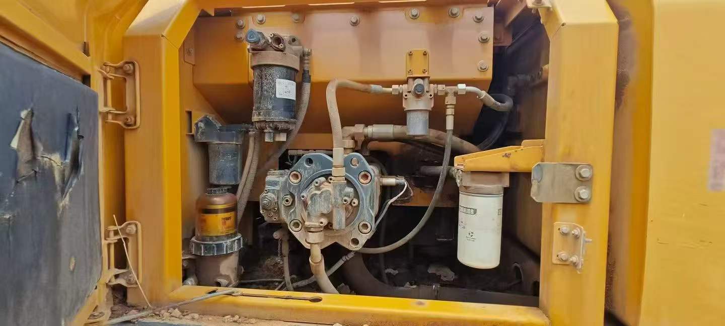 Compre Escavadeira XCMG XE200DA Usada / 4