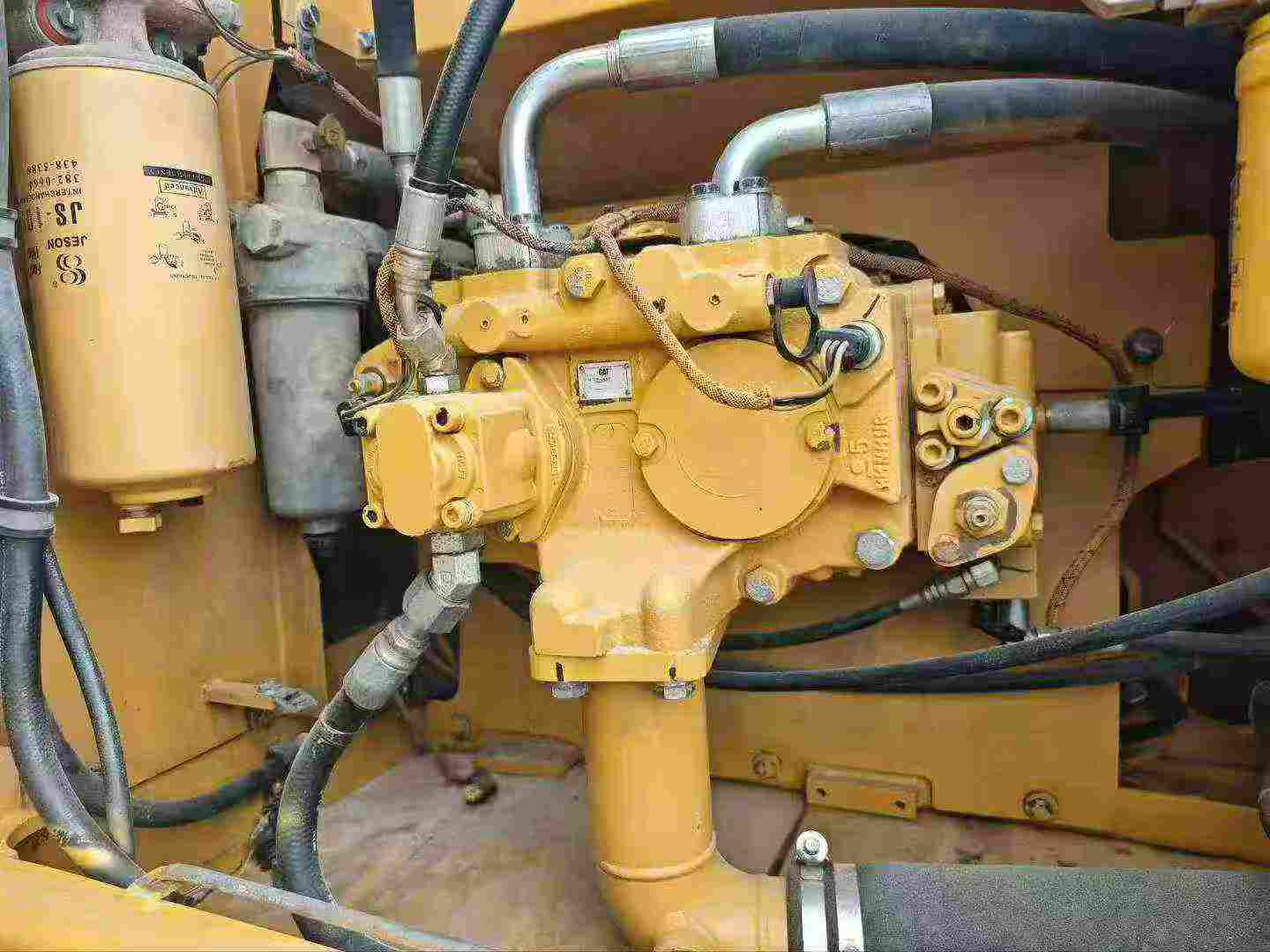 شراء حفارة Caterpillar 323 مستعملة / 6