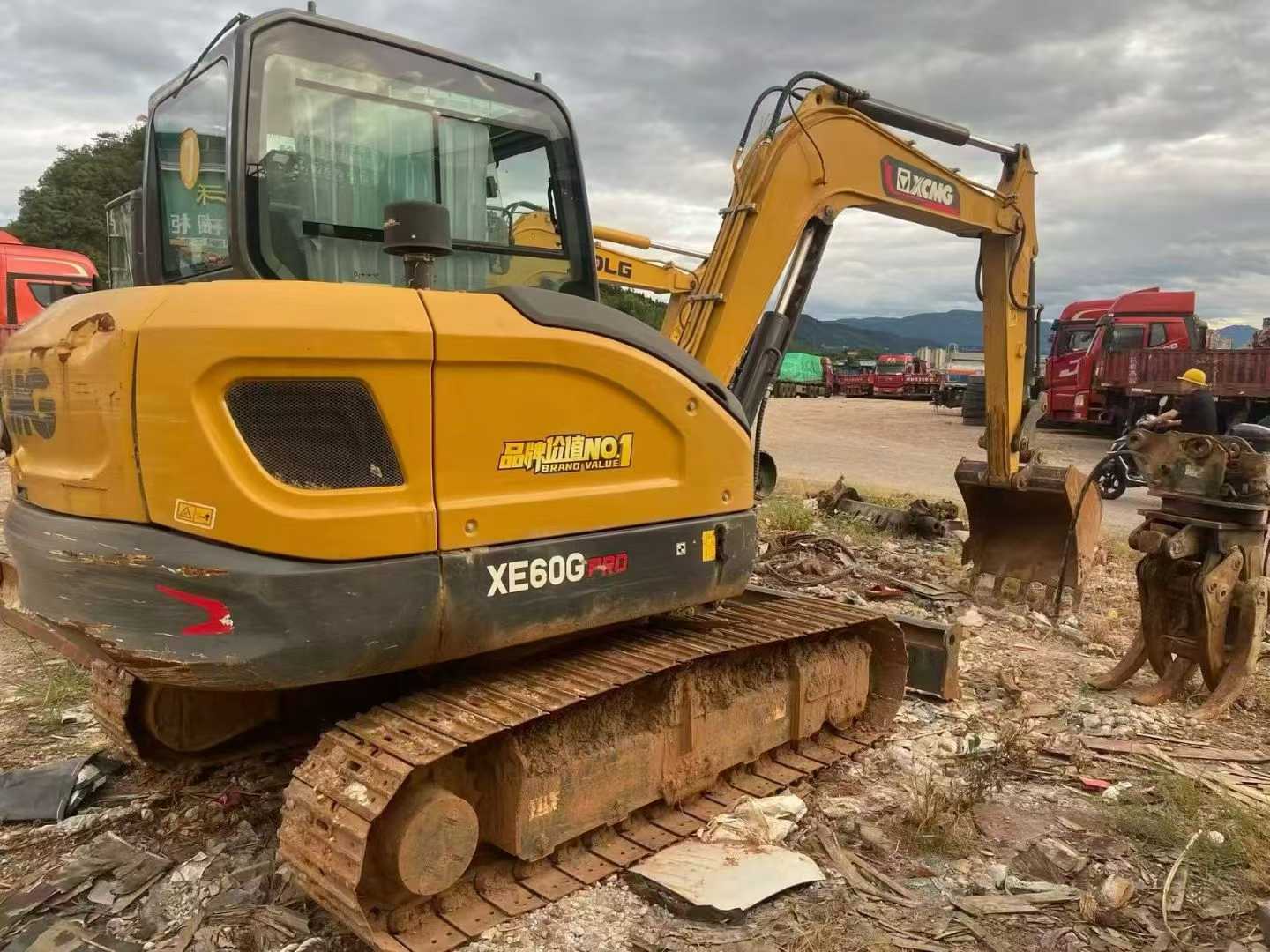 Compre Escavadeira XCMG XE60 Usada / 2