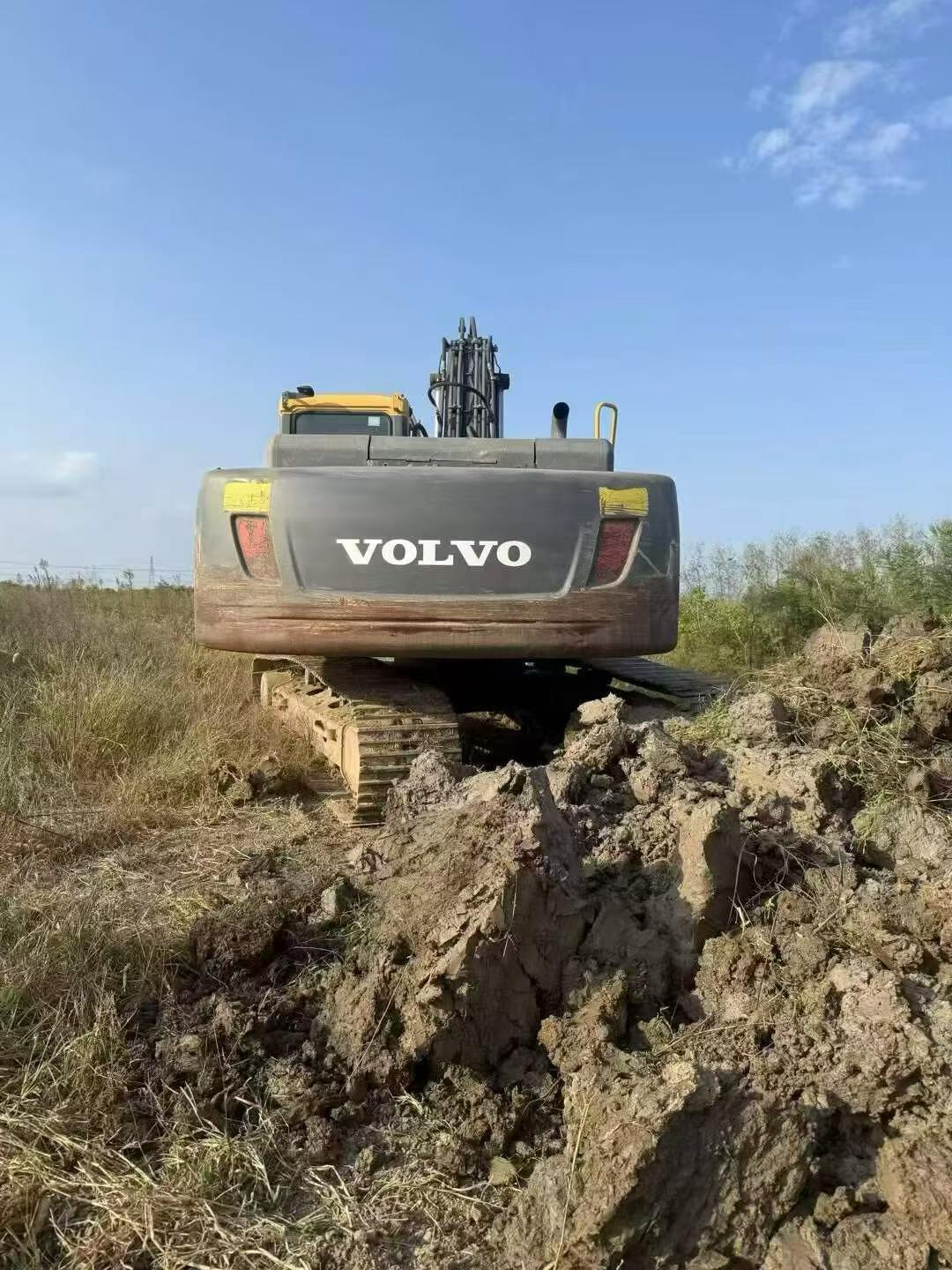 Купить Подержанный Экскаватор Volvo EC210B / 3