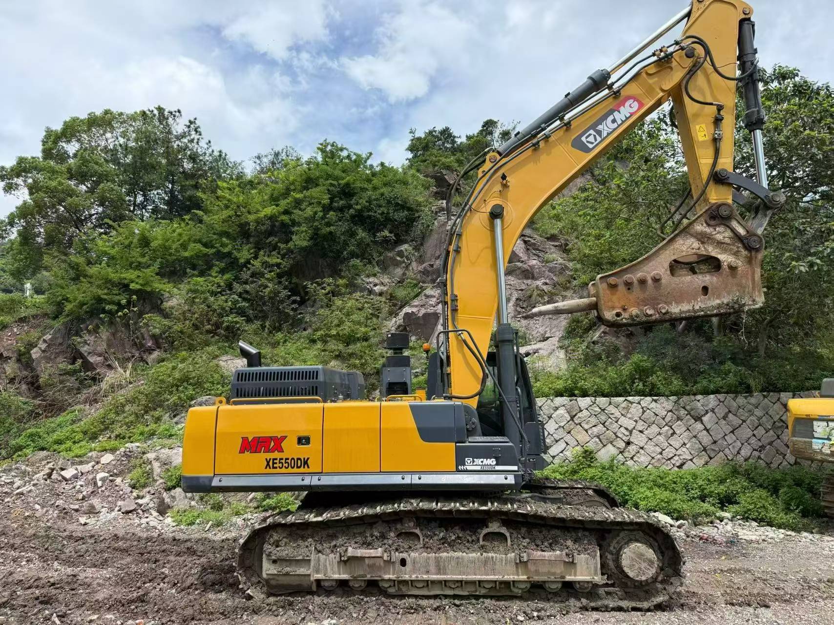 Compre Escavadeira XCMG XE550DK Usada / 2