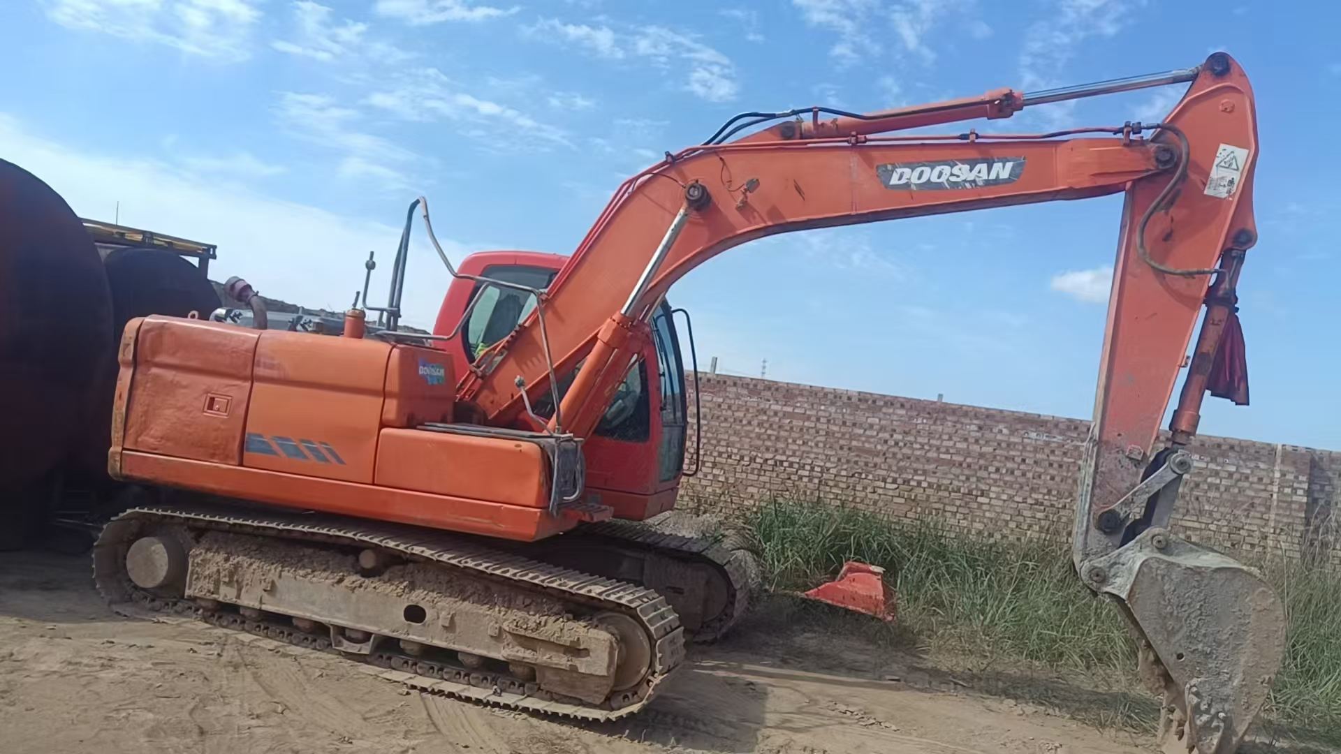 Compre Escavadeira Doosan DH150 Usada / 3 Compre Escavadeira Doosan DH150 Usada / 3