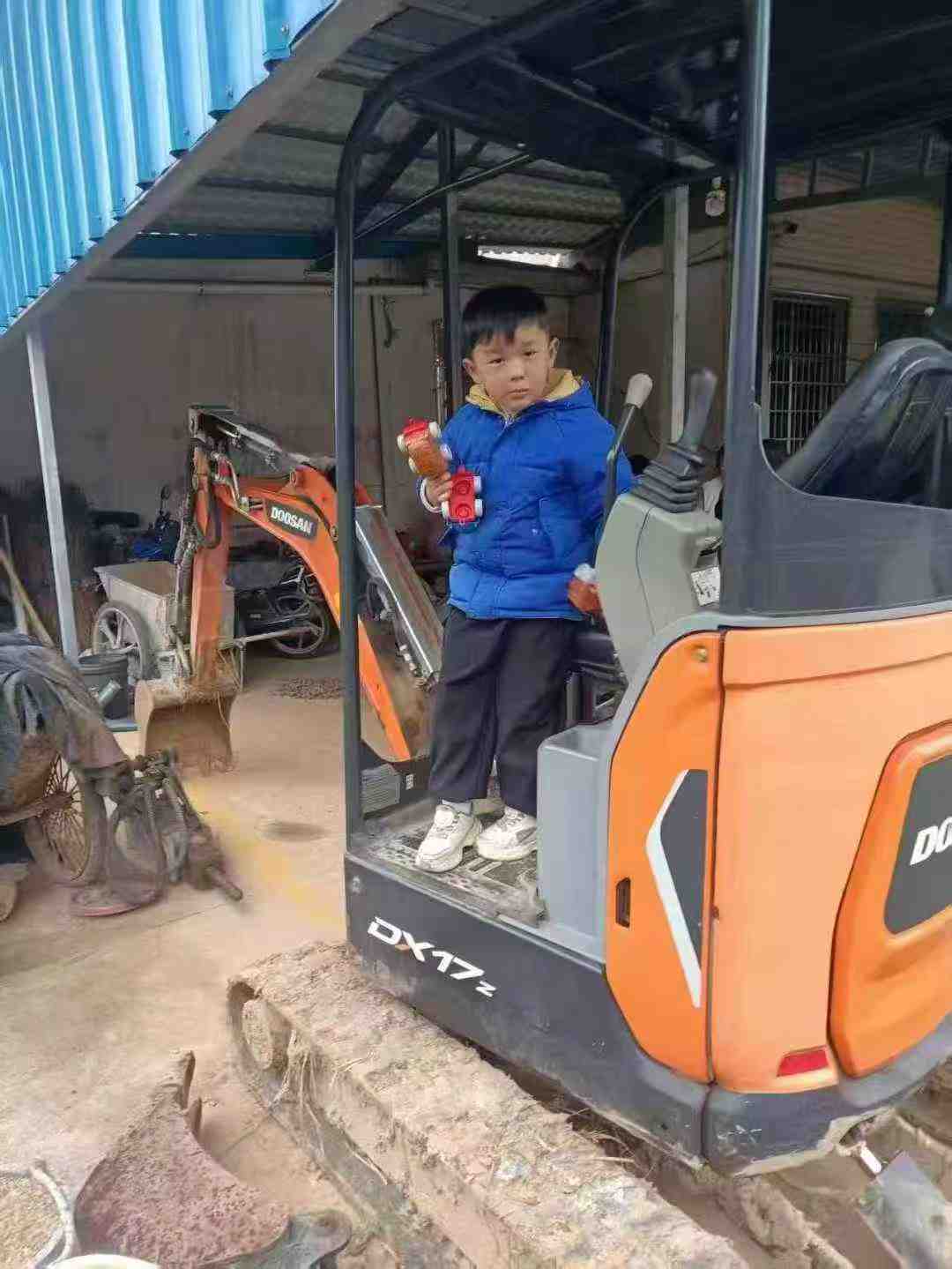 شراء حفارة Doosan DX17z مستعملة / 4
