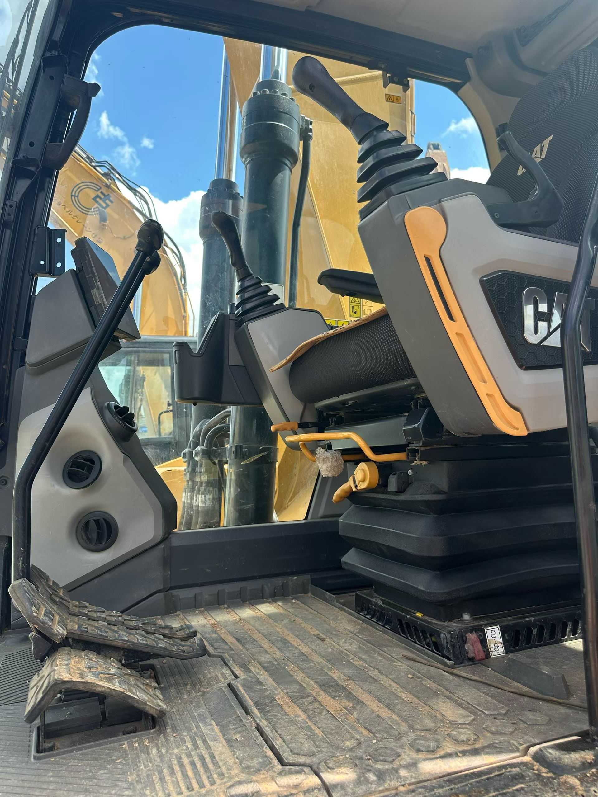 Buy Caterpillar 320A Used Excavator / 8 Buy Caterpillar 320A Used Excavator / 8
