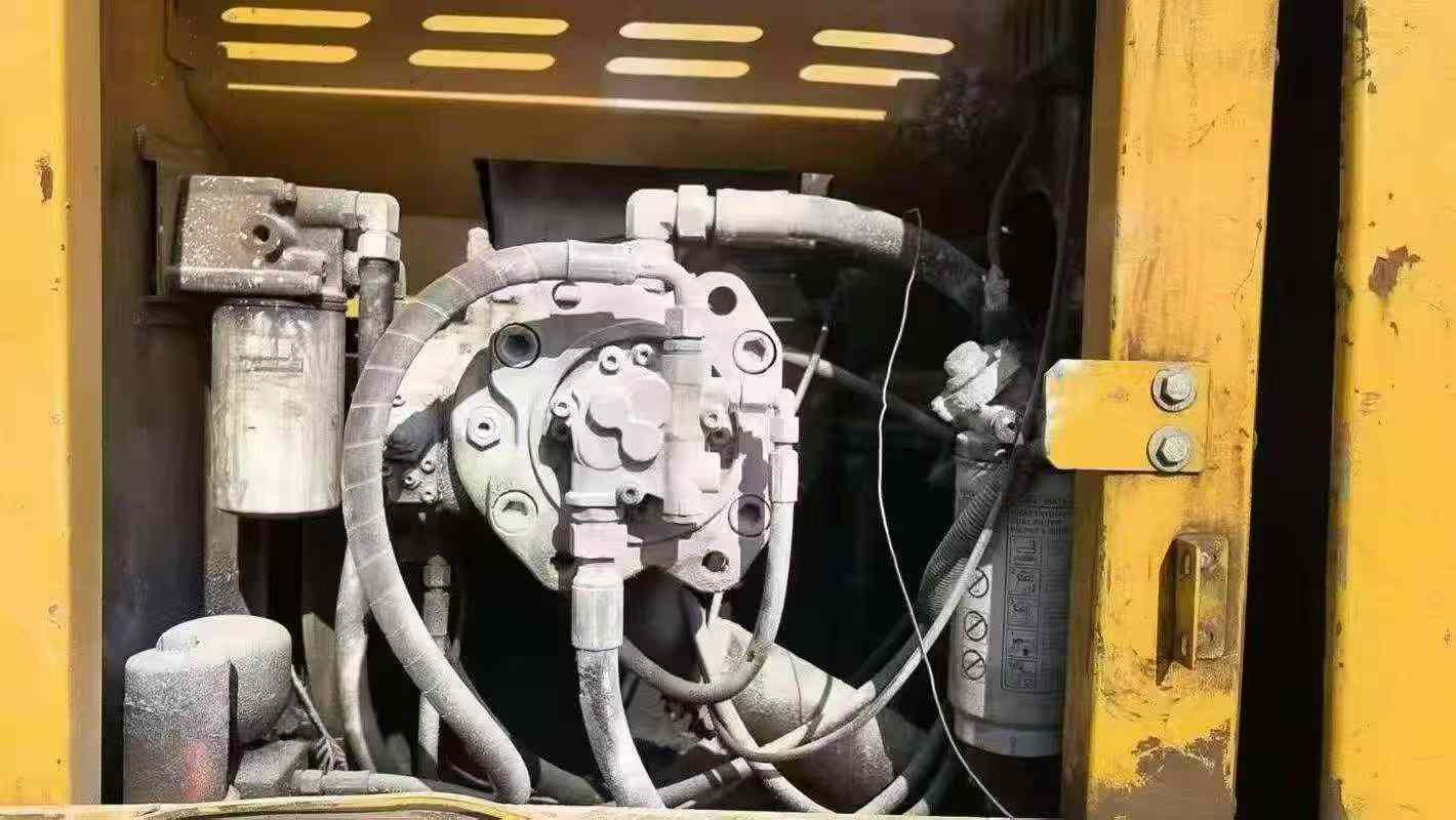Compre Excavadora XCMG XE215CA Usada / 6