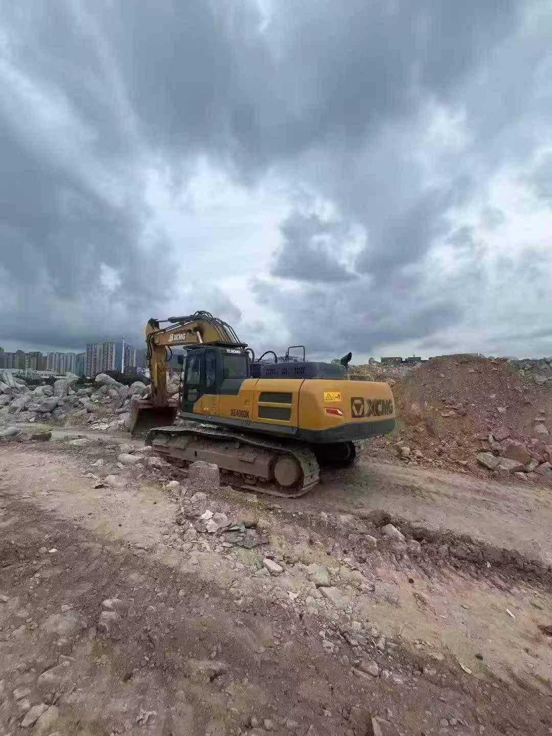 Compre Excavadora XCMG XE400DK Usada / 6