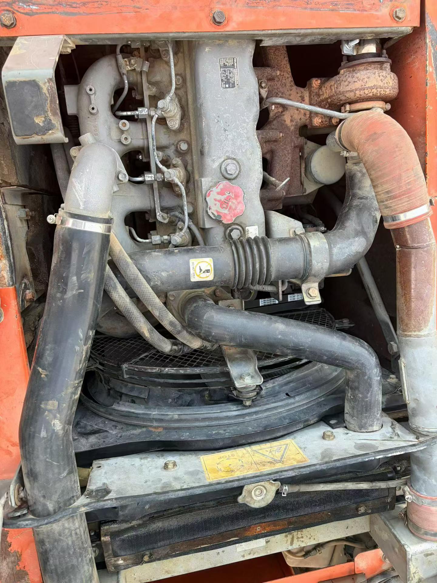 شراء حفارة Hitachi EX120-6 مستعملة / 4