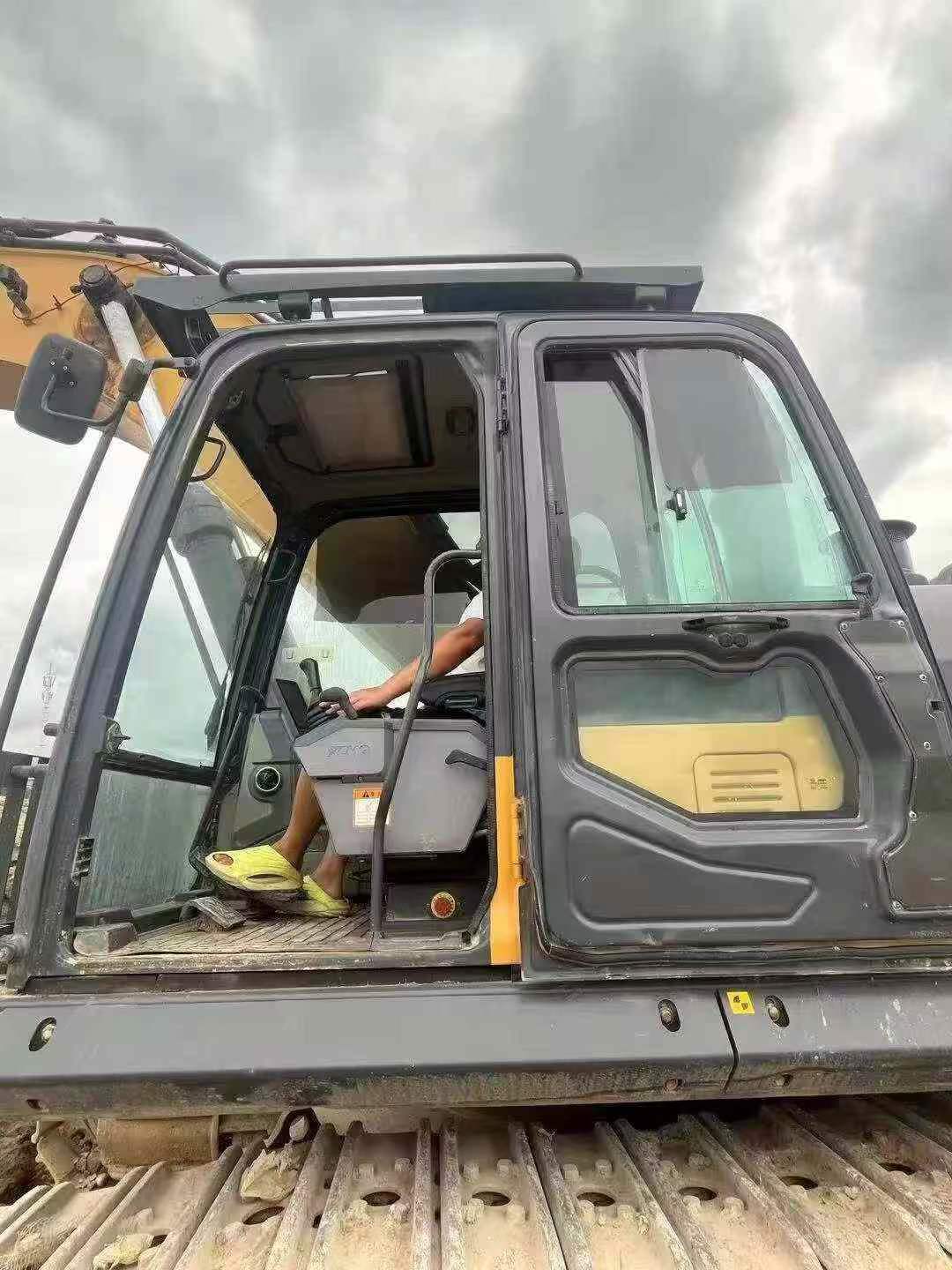 Compre Excavadora XCMG XE400DK Usada / 8
