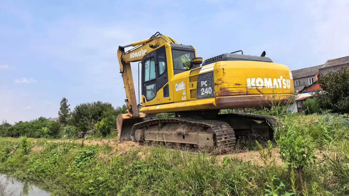 Купить Подержанный Экскаватор Komatsu PC210 / 2