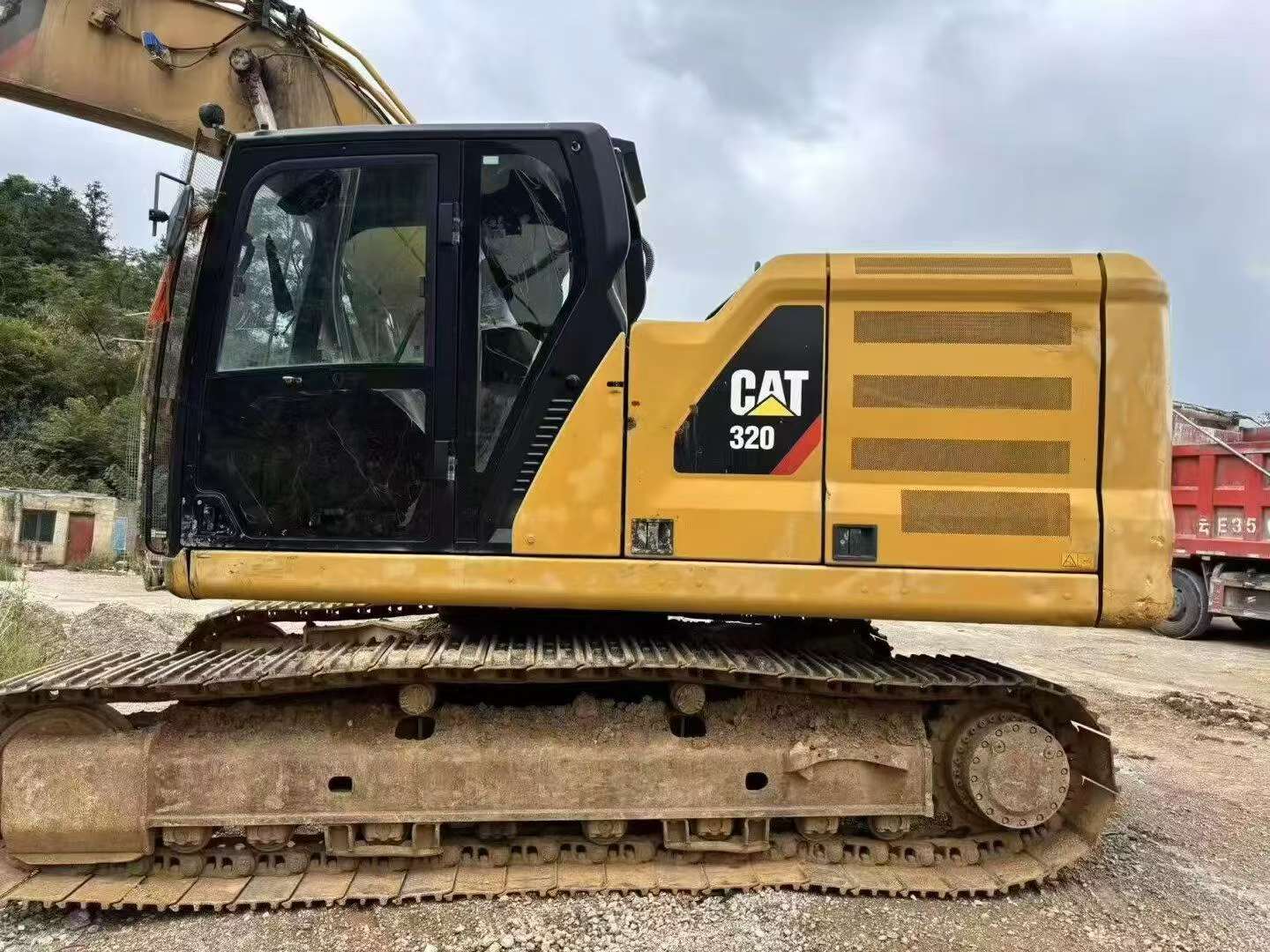 Compre Excavadora Caterpillar 320GC Usada / 2