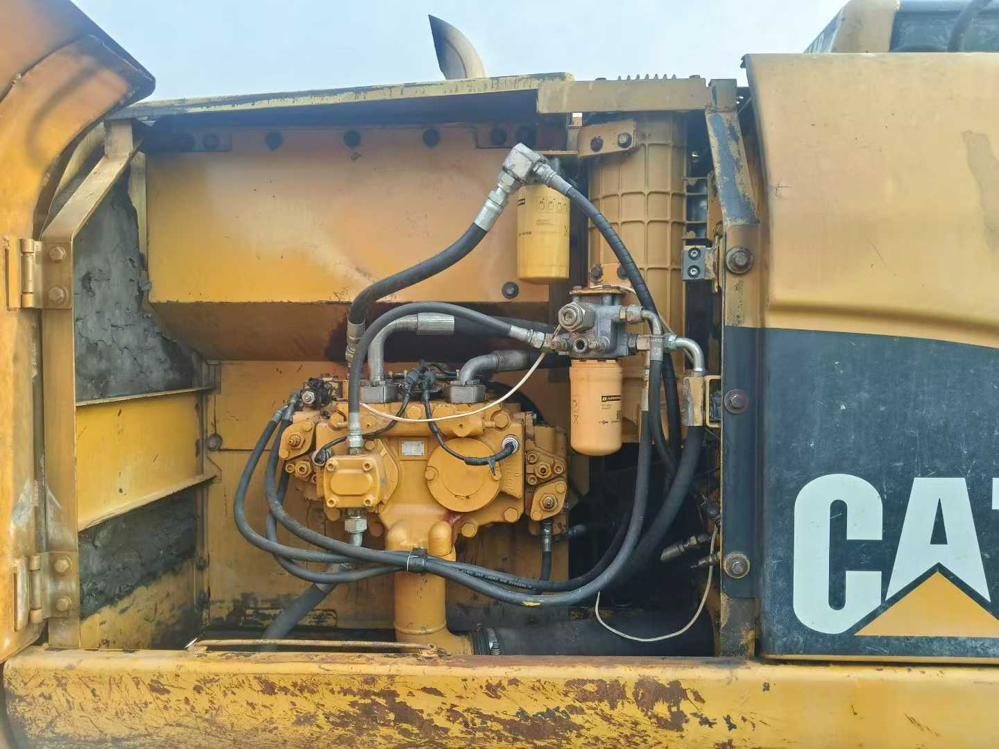 Compre Excavadora Caterpillar 320C Usada / 7