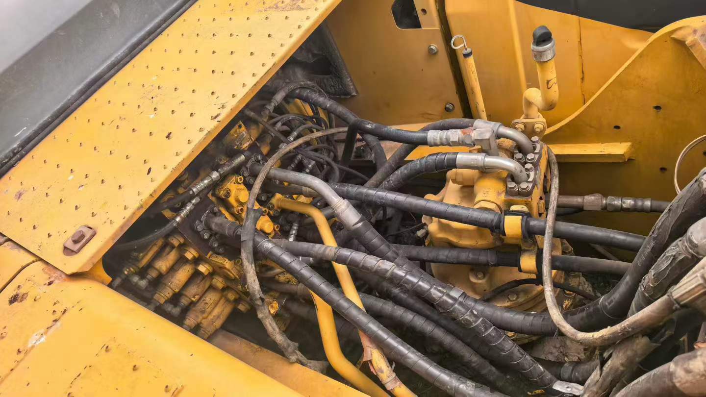 Купить Подержанный Экскаватор Komatsu PC210 / 6